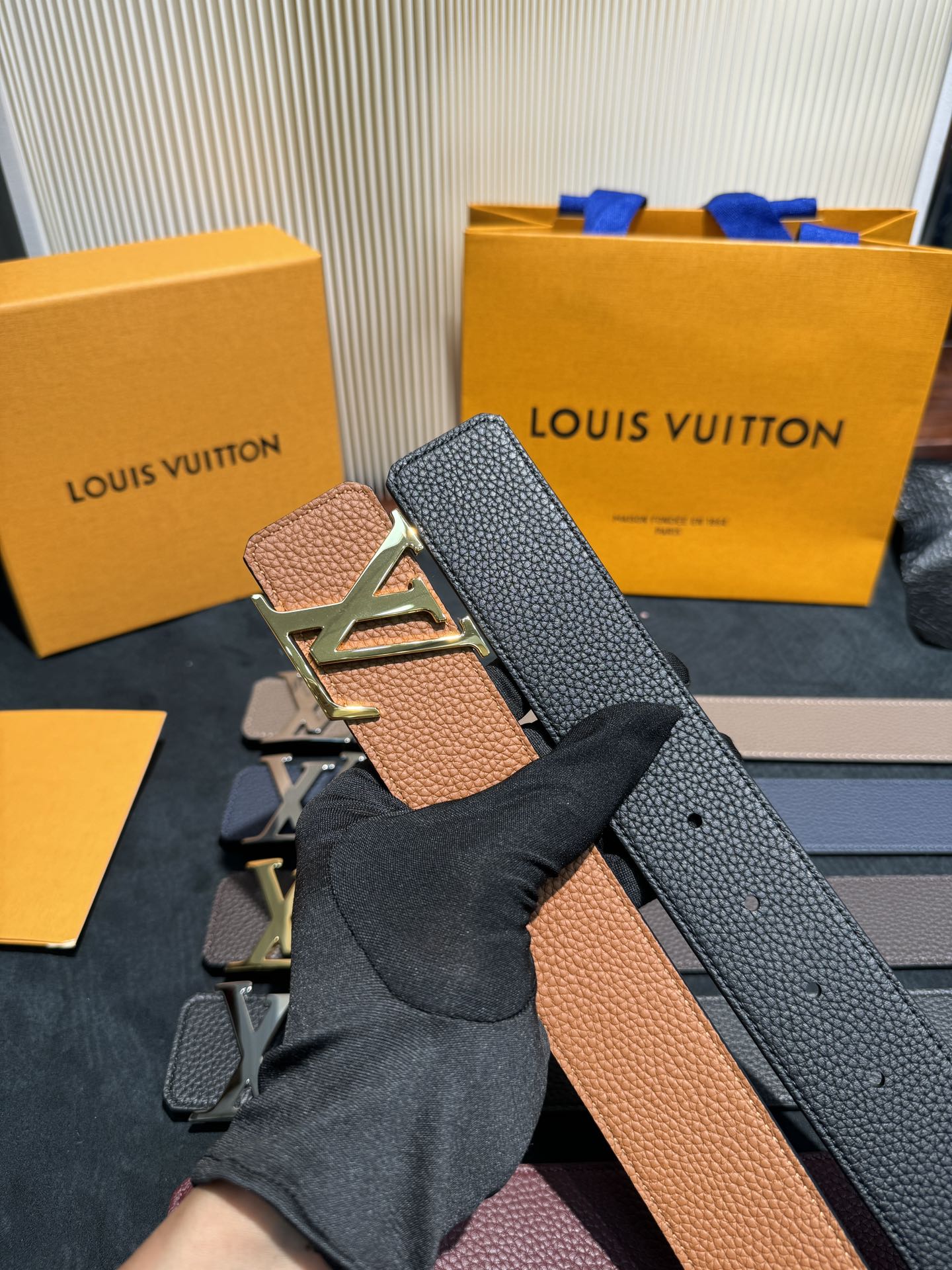 Louis Vuitton 代购级 LV 奢华款现代Taurillon皮革