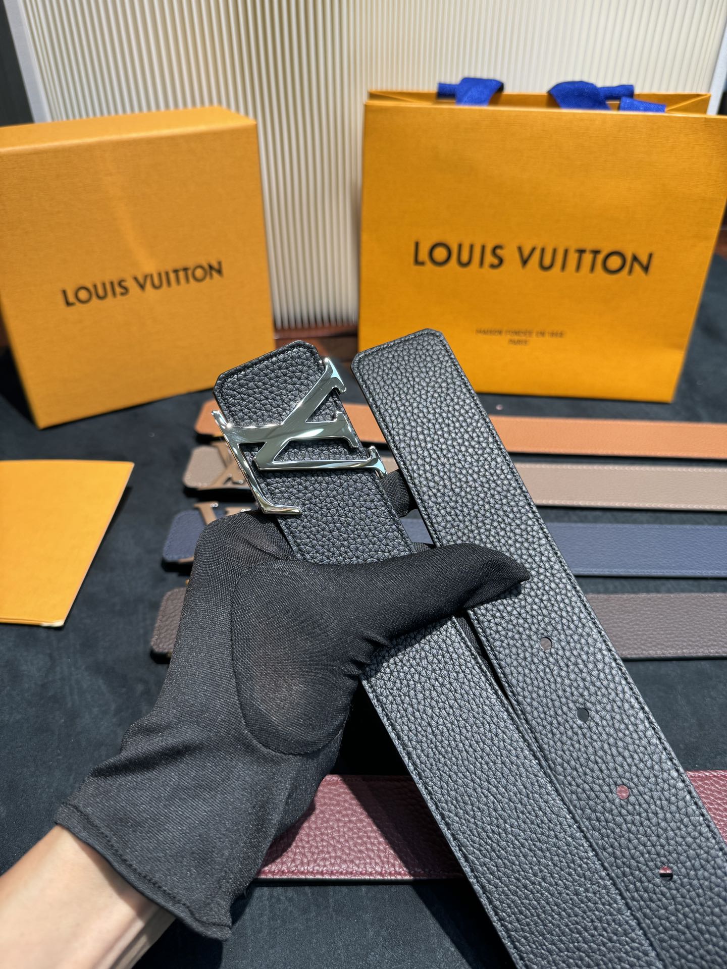 Louis Vuitton 代购级 LV 奢华款现代Taurillon皮革