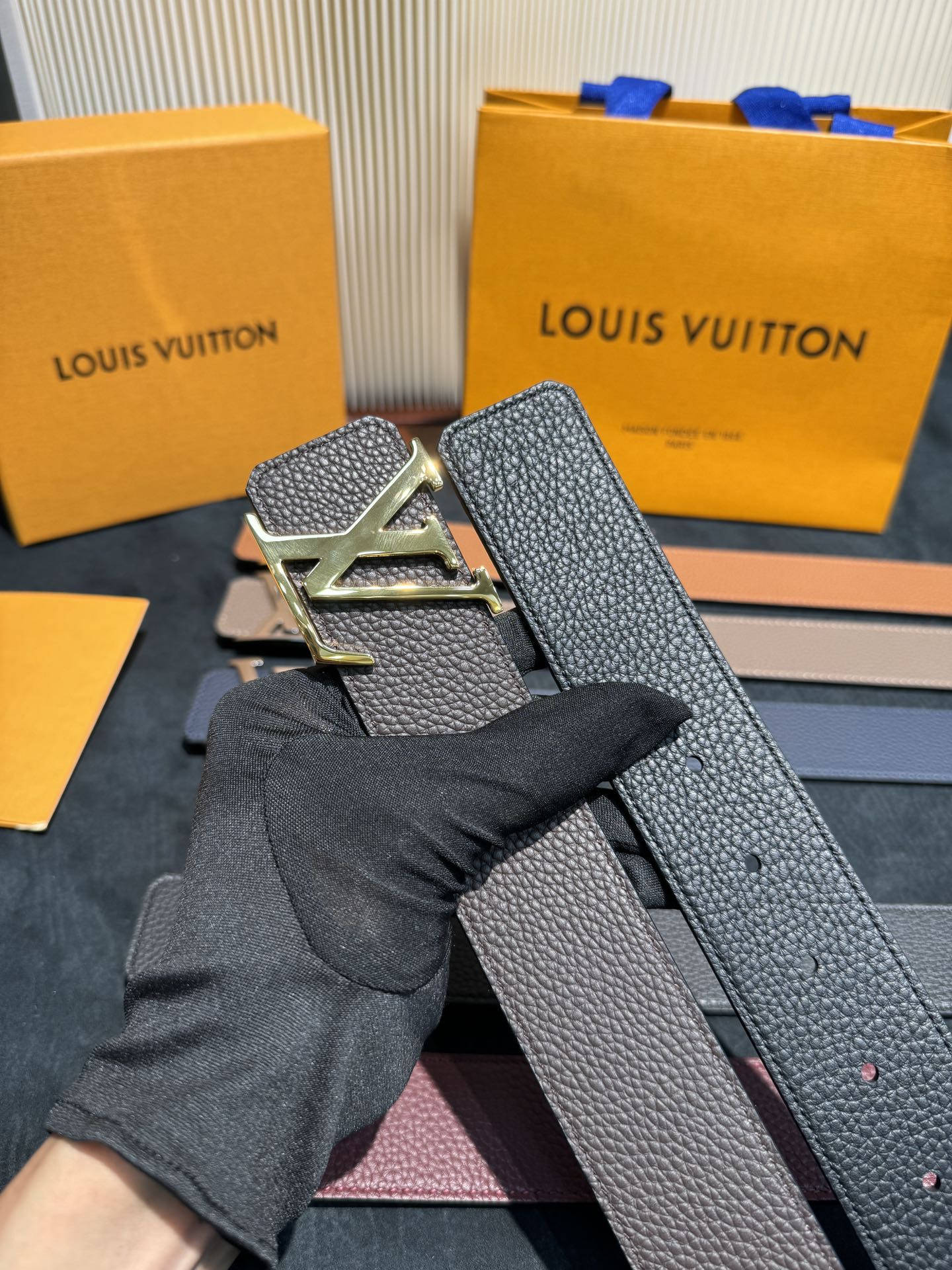 Louis Vuitton 代购级 LV 奢华款现代Taurillon皮革
