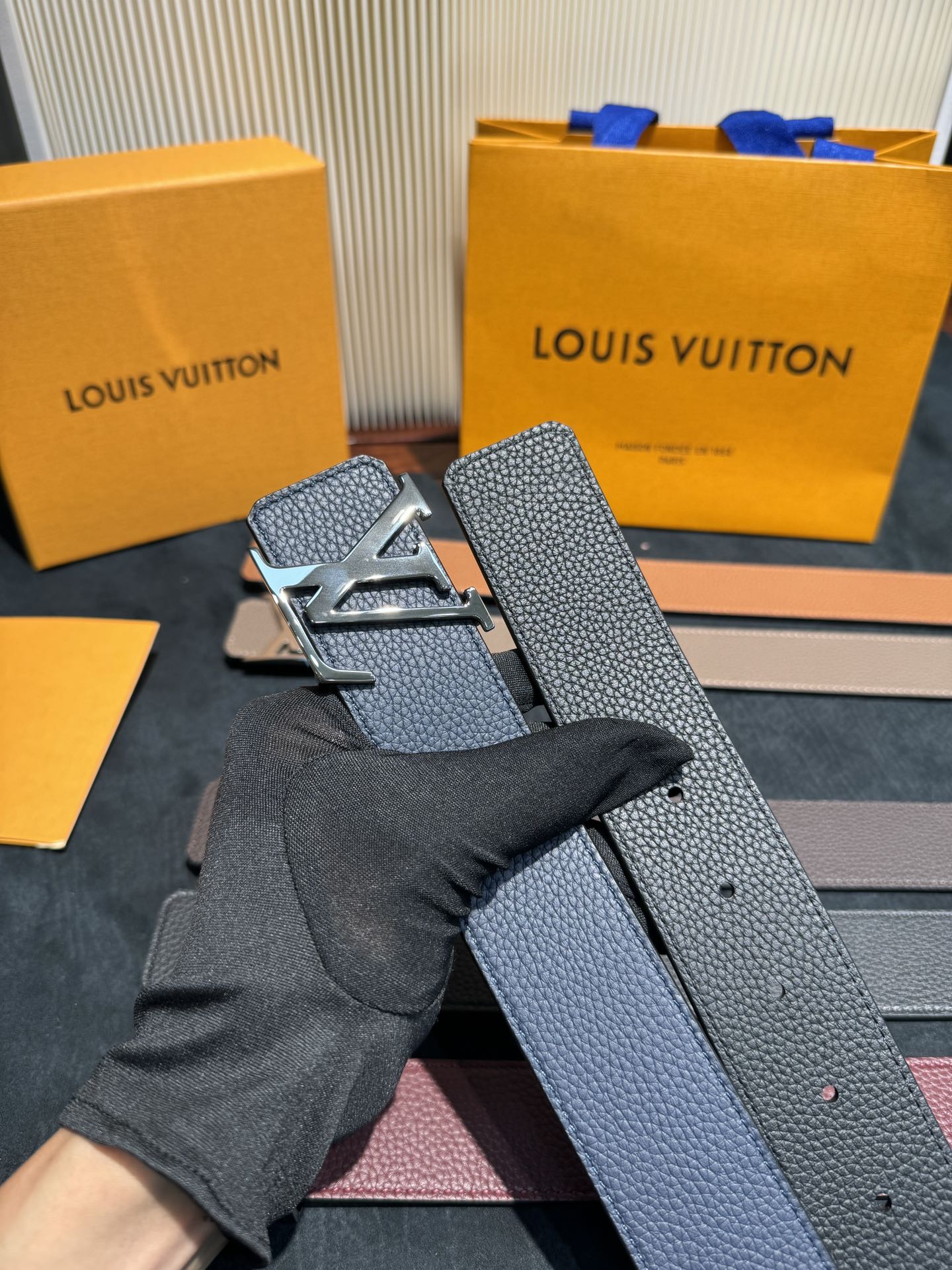 Louis Vuitton 代购级 LV 奢华款现代Taurillon皮革