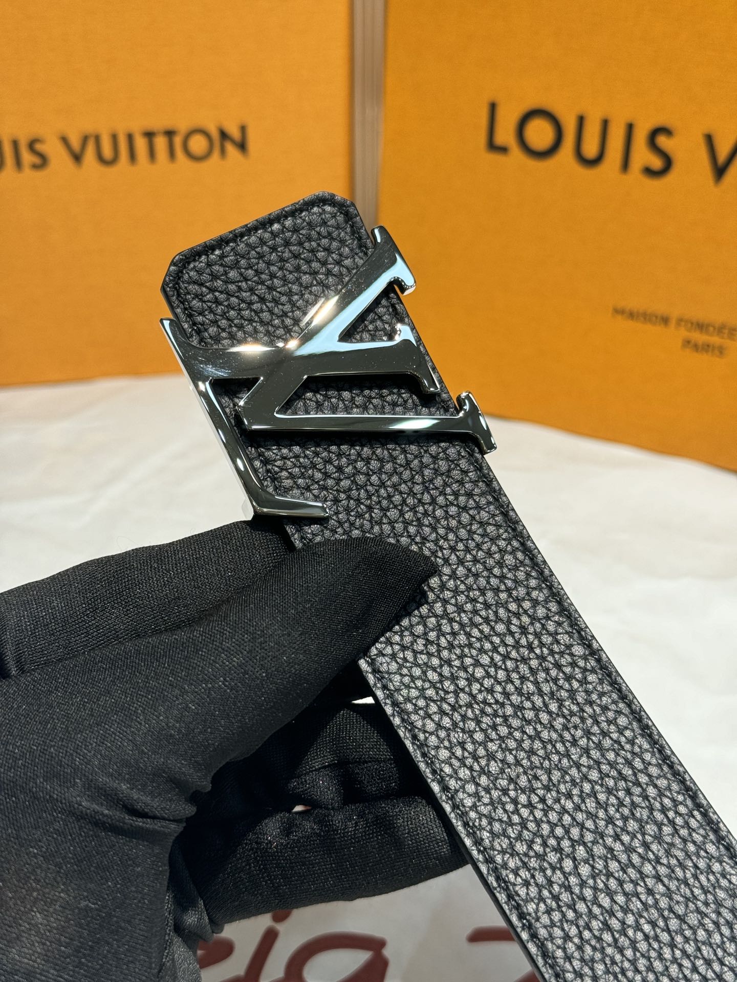 Louis Vuitton 代购级 LV 奢华款现代Taurillon皮革