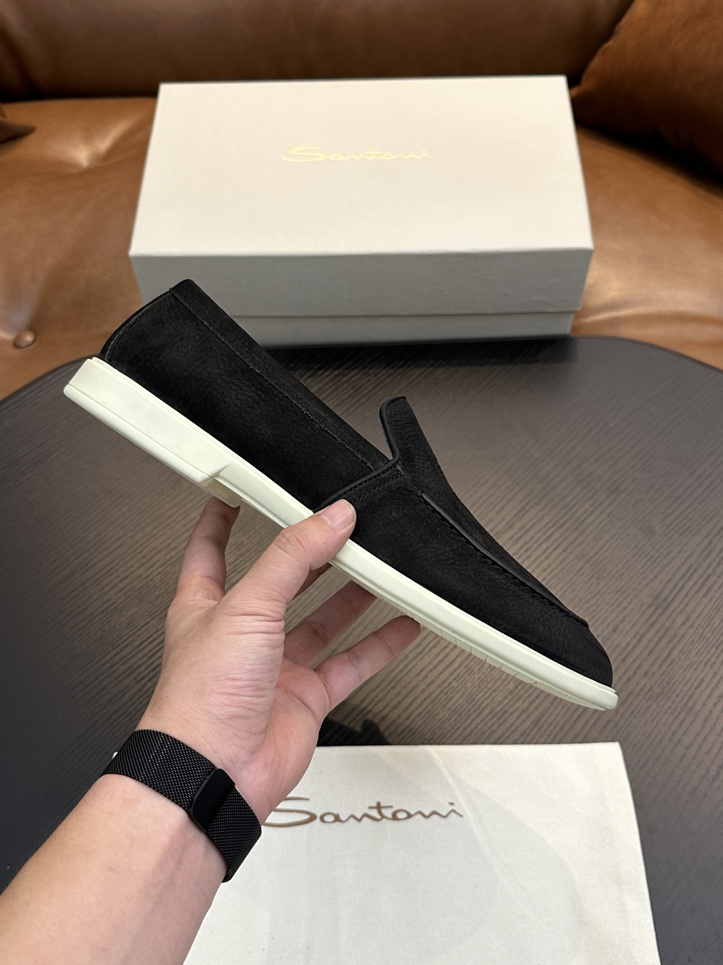 NO:339256,Santoni (Santoni) Italian men's casual shoes shipped!  Each pair of shoes from this Italian pure handmade shoe brand is simple and classic, and it is very comfortable and versatile on the feet!  This upper is made of imported canvas and has a high-end and comfortable cowhide inner lining!  The outsole is made of original rubber backsheet combination, with cowhide inner lining!  Brand-specific mold opening foot bed, exclusive private mold controllable! Original box packaging, equipped with shoe storage bag!  39 40 41 42 43 44 (38 45 46 customized), Santooni casual shoes, cowhide19860909Santoni(圣东尼）意大利男士休闲板鞋出货！这个意大利纯手工鞋履品牌的每一双鞋设计简洁经典,上脚非常舒适百搭！ 此款鞋面面料采用进囗帆布,高档舒适牛皮内里！大底采用原版橡胶底片组合成型,牛皮内里！品牌专用开模脚床,独家私模可控!原盒包装,配鞋履收纳袋！39 40 41 42 43 44（38 45 46定做）,圣东尼 休闲鞋,cowhide,Men's shoes