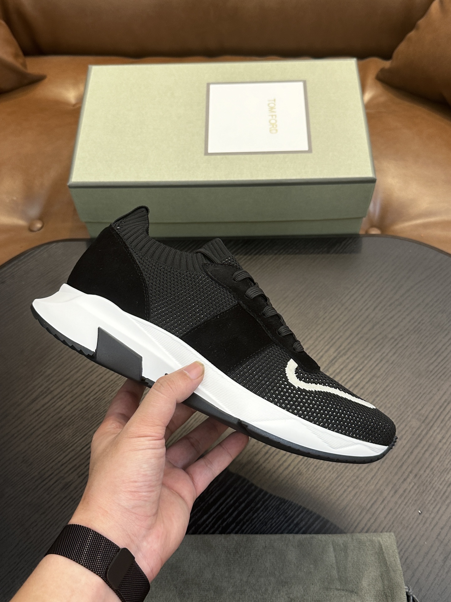 NO:272306,TOM FORD Low-top knitted sneakers High-density knitted fabric with cowhide handcraft, rear lifting ring, front lace-up, logo insole, rubber thick sole. Size 39-44, (custom made of 45, 46, 47),,tom ford, sneakers, cowhide19860909TOM FORD 低帮针织运动鞋 高密度针织面料搭配牛皮手工工艺、后置提鞋环,正面系带,logo鞋垫、橡胶厚底. 码数39-44,（45、46、47定做）,,tom ford,sneakers,cowhide,Men's shoes