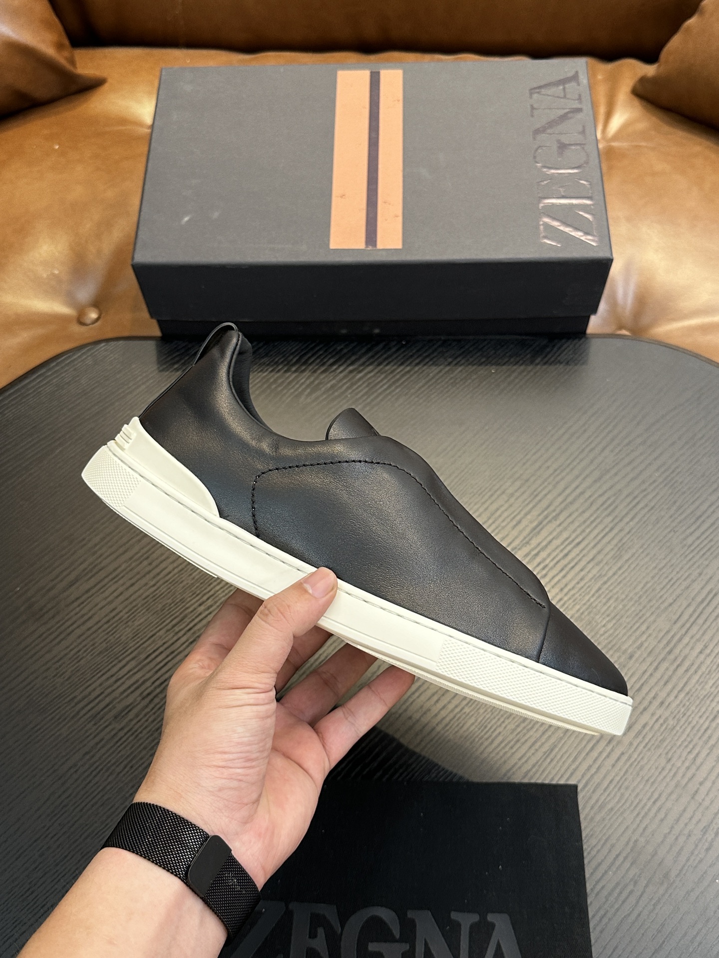 NO:222352,Brand Zegna color original color matching 39-44 customized 38.45. Price Material Zegna new model Men's casual upper uses imported original cowhide cowhide inner cowhide foot pad original single quality leather texture extremely strong comfortable and breathable   original Zegna open mold custom sole market highest quality, Zegna casual sneakers, zegna, sneakers, cowhide19860909品牌Zegna 颜色原版配色 码数39-44定做38.45. 价格 材质杰尼亚新款 男士 休闲鞋面采用进口原版牛皮牛皮内里 牛皮垫脚原单品质皮质感极强舒适透气 原版Zegna开模定制大底市场最高品质,杰尼亚 休闲运动鞋,zegna,sneakers,cowhide,Men's shoes