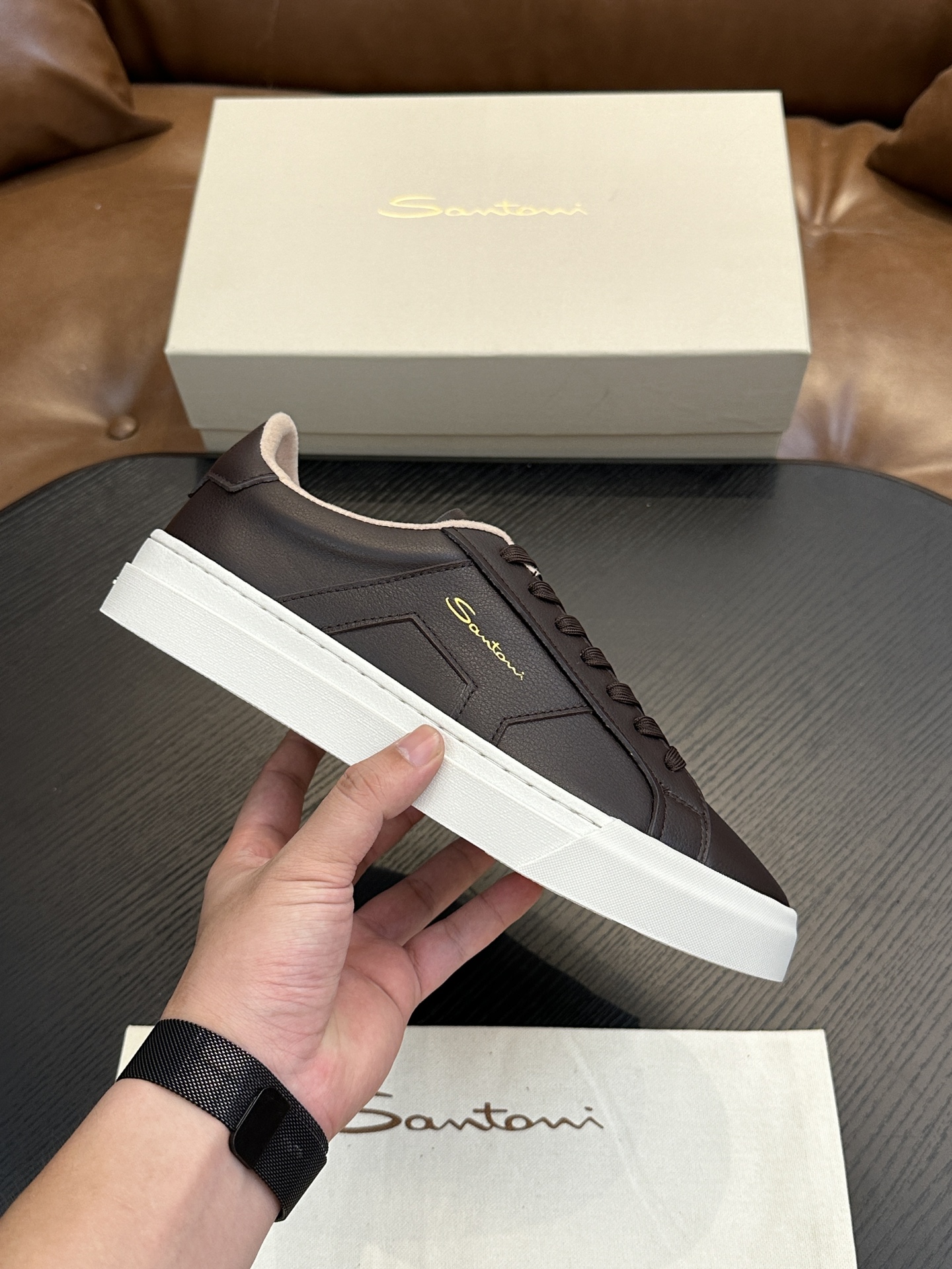 NO:340945,Santoni (Santoni) Italian men's casual shoes shipped!  Each pair of shoes from this Italian pure handmade shoe brand is simple and classic, and it is very comfortable and versatile on the feet!  This upper is made of imported canvas and has a high-end and comfortable cowhide inner lining!  The outsole is made of original rubber backsheet combination, with cowhide inner lining!  Brand-specific mold opening foot bed, exclusive private mold controllable! Original box packaging, equipped with shoe storage bag!  39 40 41 42 43 44 (38 45 46 customized), Santooni casual shoes, cowhide19860909Santoni(圣东尼）意大利男士休闲板鞋出货！这个意大利纯手工鞋履品牌的每一双鞋设计简洁经典,上脚非常舒适百搭！ 此款鞋面面料采用进囗帆布,高档舒适牛皮内里！大底采用原版橡胶底片组合成型,牛皮内里！品牌专用开模脚床,独家私模可控!原盒包装,配鞋履收纳袋！39 40 41 42 43 44（38 45 46定做）,圣东尼 休闲鞋,cowhide,Men's shoes