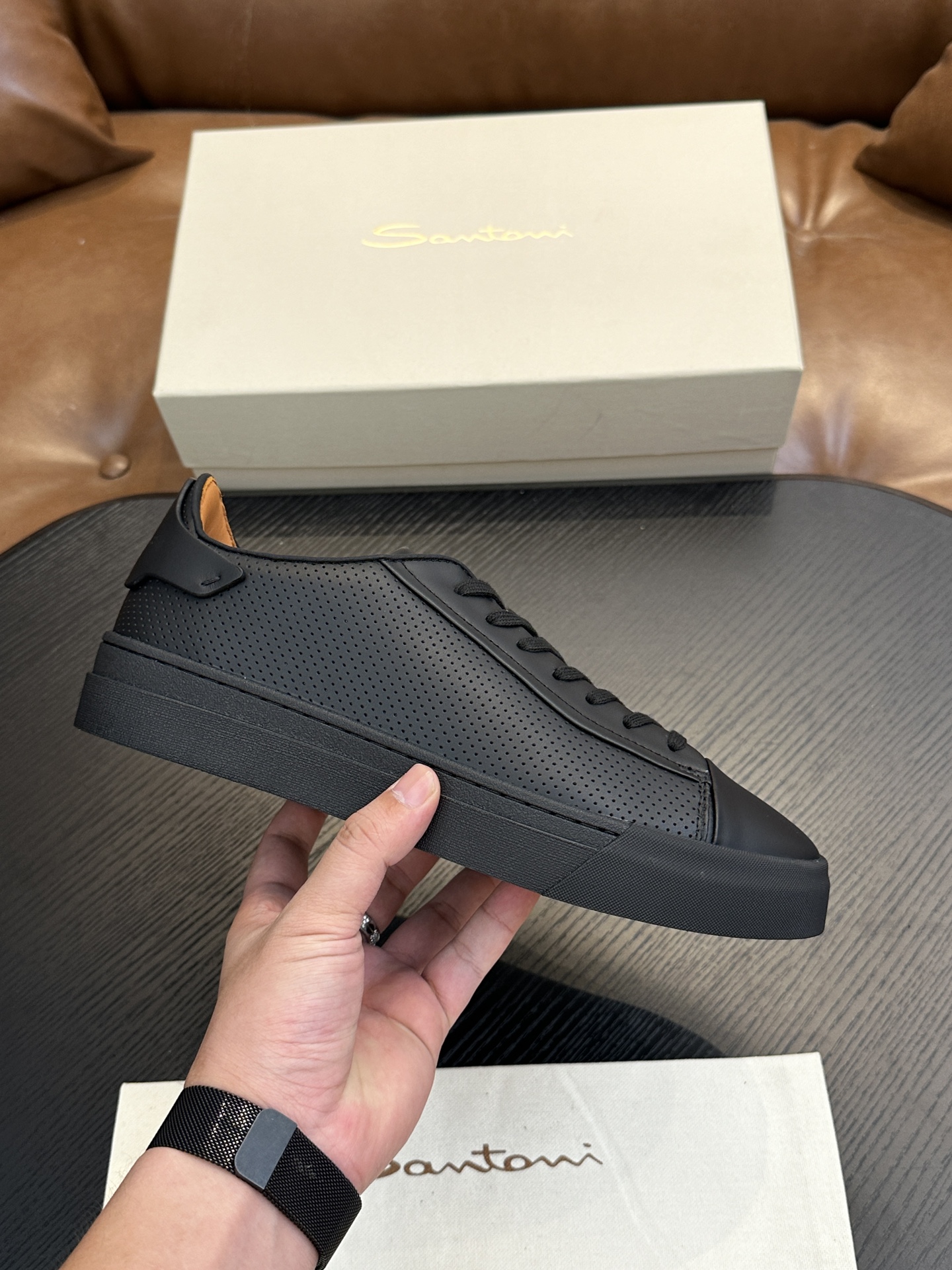 NO:510695,Santoni (Santoni) Italian men's casual shoes shipped!  Each pair of shoes from this Italian pure handmade shoe brand is simple and classic, and it is very comfortable and versatile on the feet!  This upper is made of imported canvas and has a high-end and comfortable cowhide inner lining!  The outsole is made of original rubber backsheet combination, with cowhide inner lining!  Brand-specific mold opening foot bed, exclusive private mold controllable! Original box packaging, equipped with shoe storage bag!  39 40 41 42 43 44 (38 45 46 customized), Santooni sneakers, sneakers, cowhide19860909Santoni(圣东尼）意大利男士休闲板鞋出货！这个意大利纯手工鞋履品牌的每一双鞋设计简洁经典,上脚非常舒适百搭！ 此款鞋面面料采用进囗帆布,高档舒适牛皮内里！大底采用原版橡胶底片组合成型,牛皮内里！品牌专用开模脚床,独家私模可控!原盒包装,配鞋履收纳袋！39 40 41 42 43 44（38 45 46定做）,圣东尼 运动鞋,sneakers,cowhide,Men's shoes