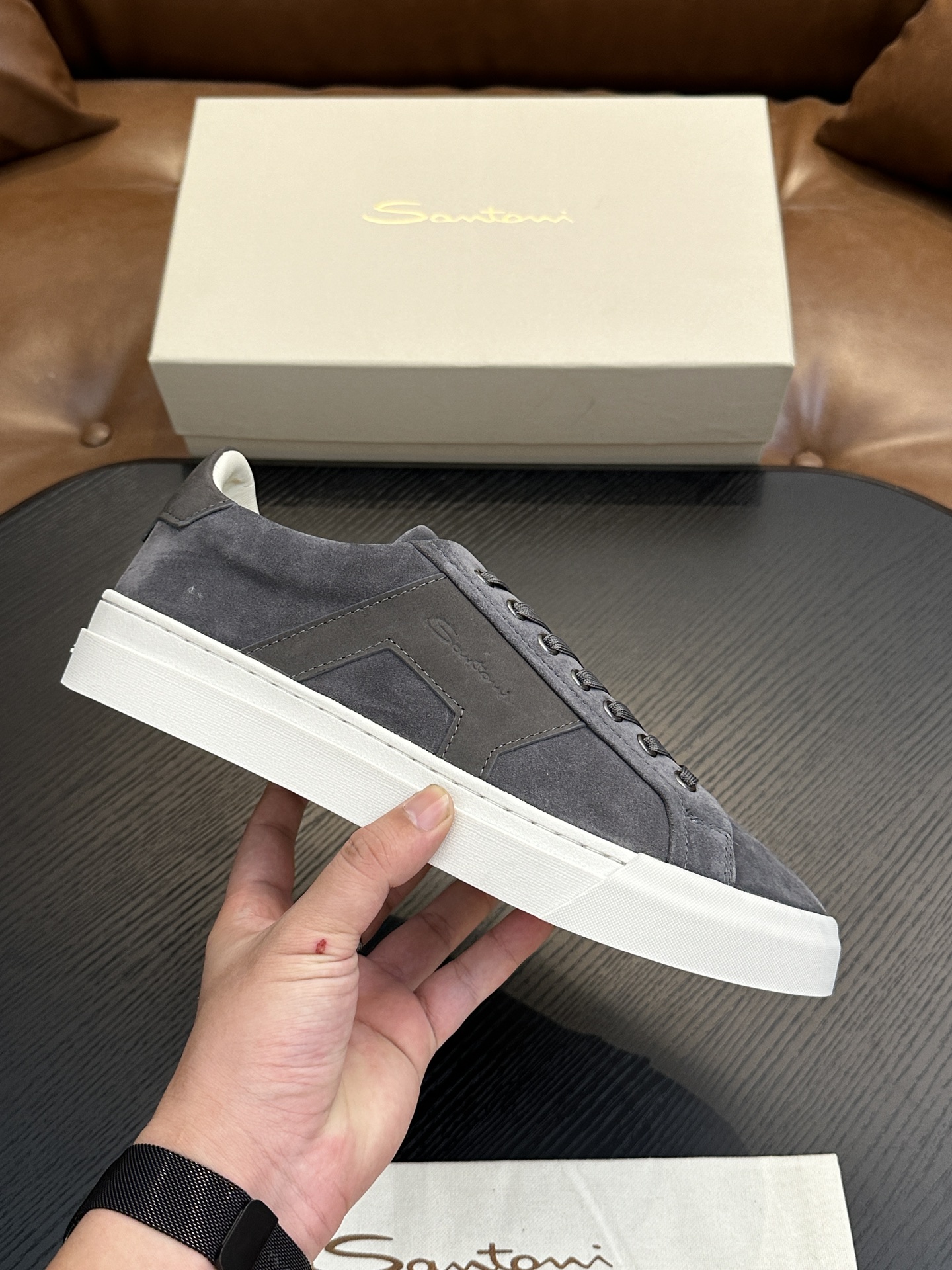 NO:340035,Santoni (Santoni) Italian men's casual shoes shipped!  Each pair of shoes from this Italian pure handmade shoe brand is simple and classic, and it is very comfortable and versatile on the feet!  This upper is made of imported canvas and has a high-end and comfortable cowhide inner lining!  The outsole is made of original rubber backsheet combination, with cowhide inner lining!  Brand-specific mold opening foot bed, exclusive private mold controllable! Original box packaging, equipped with shoe storage bag!  39 40 41 42 43 44 (38 45 46 customized), Santooni sneakers, sneakers, cowhide19860909Santoni(圣东尼）意大利男士休闲板鞋出货！这个意大利纯手工鞋履品牌的每一双鞋设计简洁经典,上脚非常舒适百搭！ 此款鞋面面料采用进囗帆布,高档舒适牛皮内里！大底采用原版橡胶底片组合成型,牛皮内里！品牌专用开模脚床,独家私模可控!原盒包装,配鞋履收纳袋！39 40 41 42 43 44（38 45 46定做）,圣东尼 运动鞋,sneakers,cowhide,Men's shoes