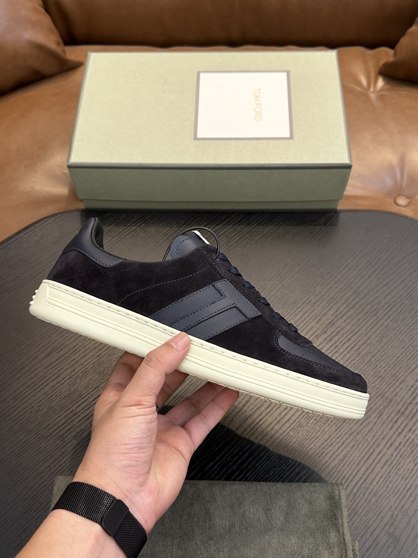 NO:275727,TOM FORD Cambridge low-top sneakers This sneaker is made of imported calfskin, contrasting trim, straps, round toe, rubber flat sole, insole with logo. Size 39-44, custom (38,45 custom made), manolo blahnik, Dolce & Gabbana,tom ford, sneakers, cowhide19860909TOM FORD Cambridge 牛皮低帮运动鞋 本款运动鞋采用进口小牛皮、对比边饰、绑带、圆头、橡胶平底、鞋垫饰有标志. 码数39-44,定（38,45定做）,,manolo blahnik,Dolce&Gabbana,tom ford,sneakers,cowhide,Men's shoes