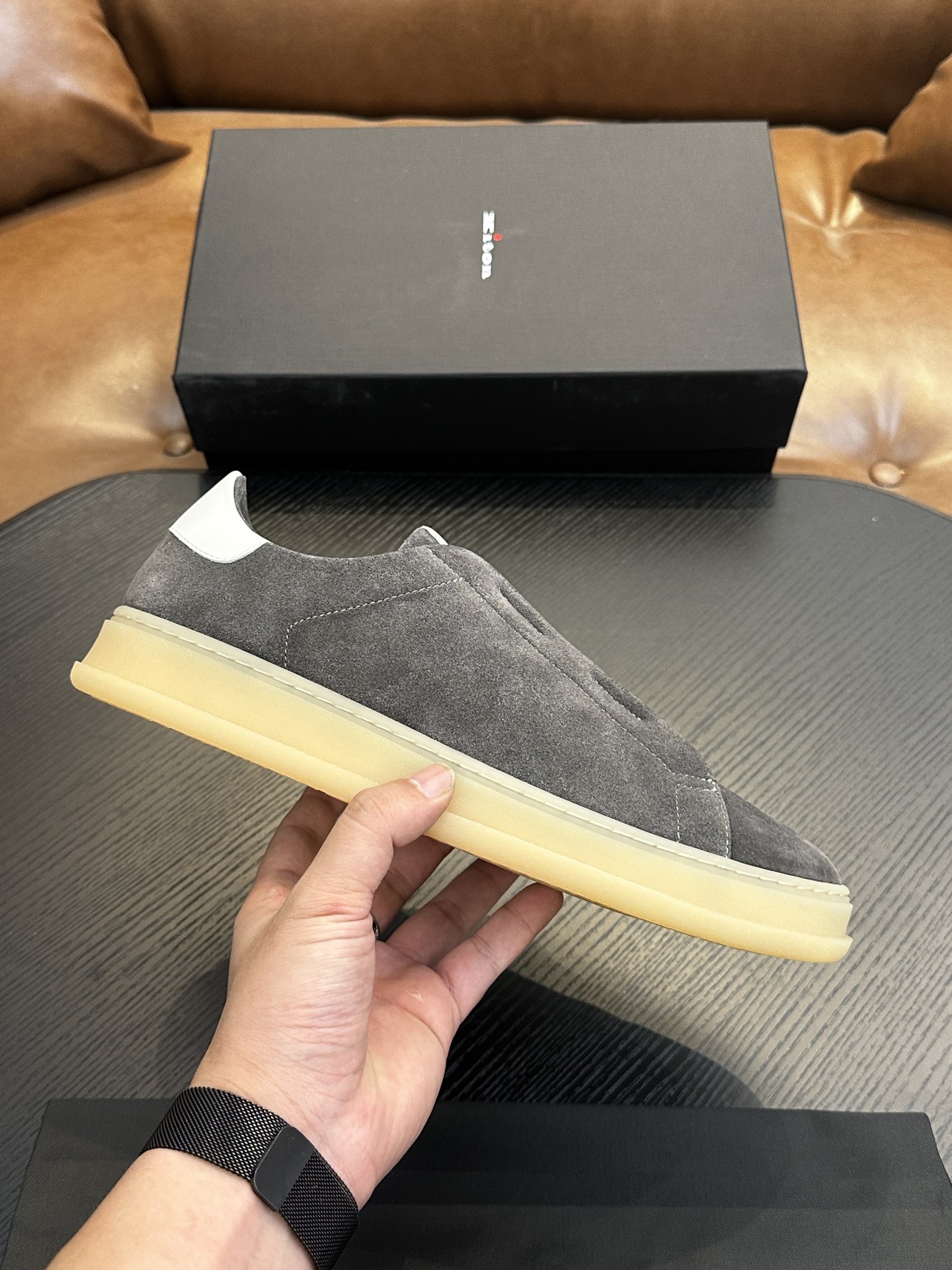 NO:341777,Kiton high-end luxury products, men's calf reverse velvet fabric sneakers, the upper is made of calf reverse velvet, made of integrated molding, comfortable and breathable, the tongue Kiton micro-label, original outsole 1:1, providing a comfortable foot feeling!  Size39-44 (38 45 46 47 customized), Kiton casual shoes, sneakers19860909Kiton高端奢品,男士小牛反绒面料运动鞋,鞋面由小牛反绒制成,一体成型工艺制作,舒适透气,鞋舌Kiton微标,原版大底1:1,提供舒适脚感！ Size39-44（38 45 46 47定做）,Kiton 休闲鞋,sneakers,Men's shoes