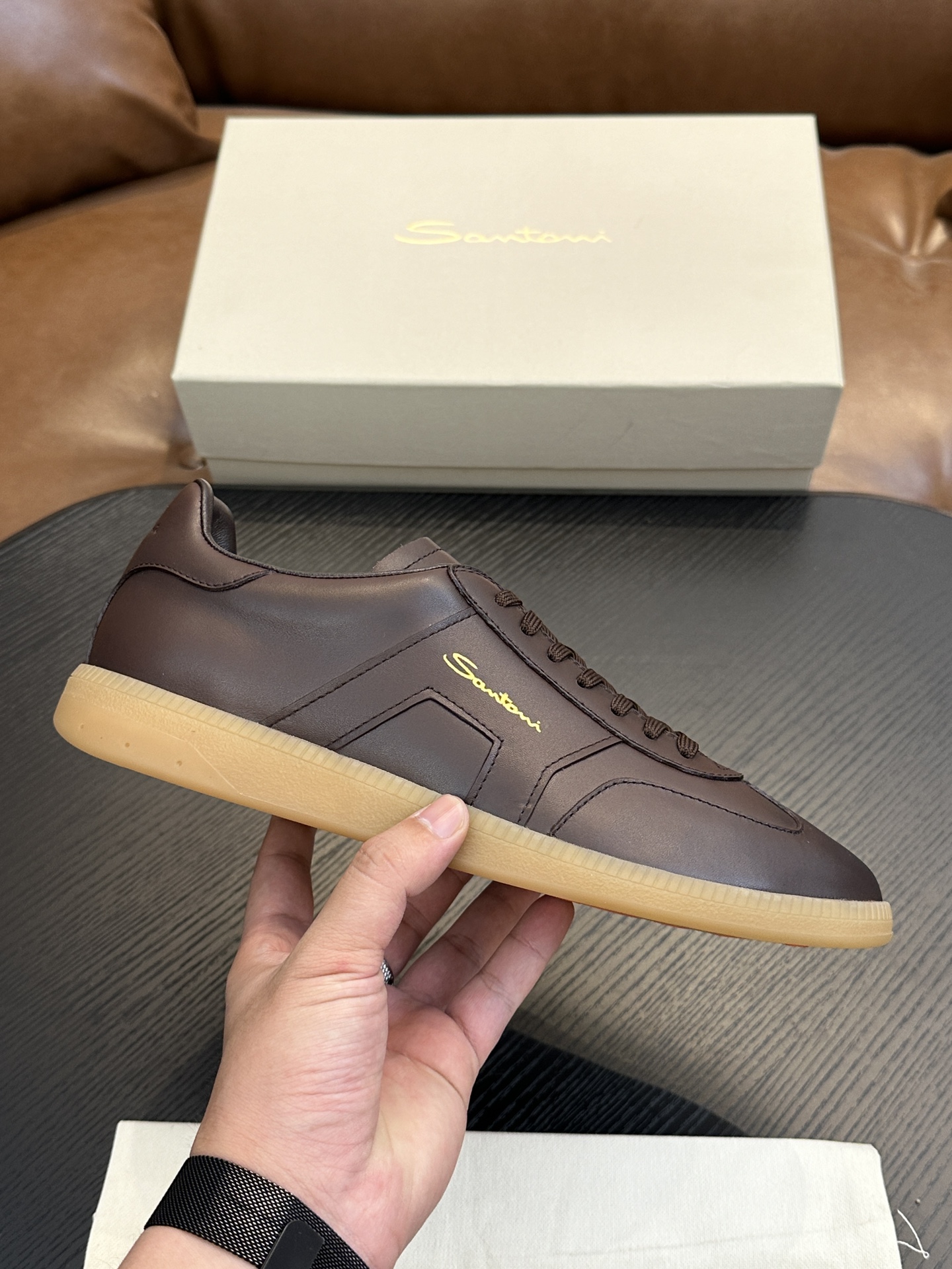 NO:341356,Santoni (Santoni) Italian men's casual shoes shipped!  Each pair of shoes from this Italian pure handmade shoe brand is simple and classic, and it is very comfortable and versatile on the feet!  This upper is made of imported canvas and has a high-end and comfortable cowhide inner lining!  The outsole is made of original rubber backsheet combination, with cowhide inner lining!  Brand-specific mold opening foot bed, exclusive private mold controllable! Original box packaging, equipped with shoe storage bag!  39 40 41 42 43 44 (38 45 46 customized), Santooni sneakers, sneakers, cowhide19860909Santoni(圣东尼）意大利男士休闲板鞋出货！这个意大利纯手工鞋履品牌的每一双鞋设计简洁经典,上脚非常舒适百搭！ 此款鞋面面料采用进囗帆布,高档舒适牛皮内里！大底采用原版橡胶底片组合成型,牛皮内里！品牌专用开模脚床,独家私模可控!原盒包装,配鞋履收纳袋！39 40 41 42 43 44（38 45 46定做）,圣东尼 运动鞋,sneakers,cowhide,Men's shoes