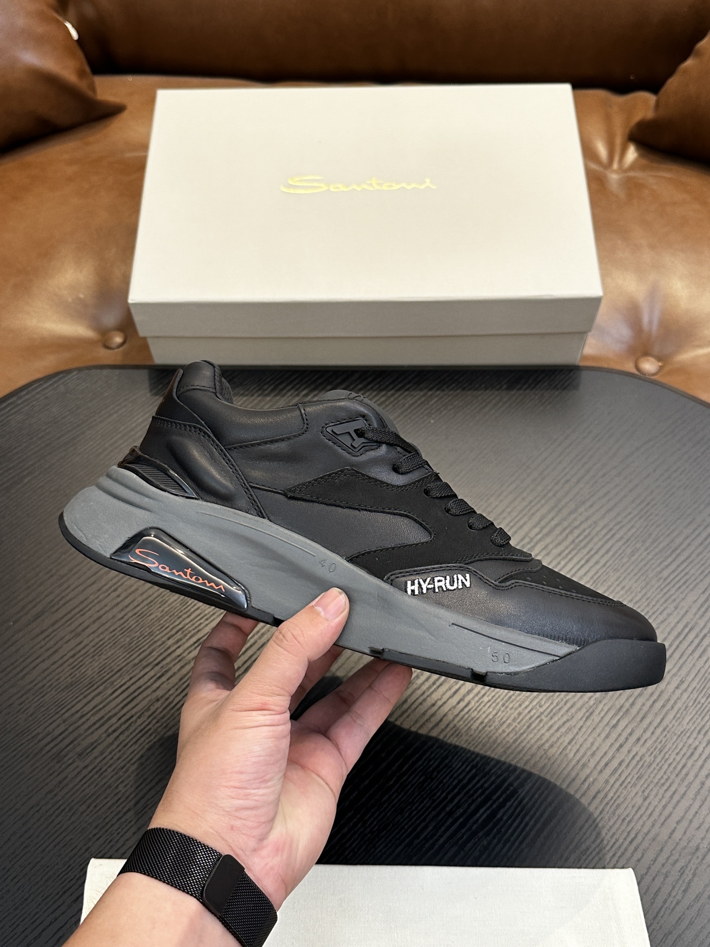 NO:221971,Brand Santoni original color matching Size 39-44 standard size Price Material Santoni Italian men's handmade calfskin casual shoes Pure handmade shoe brand, each pair of shoes is simple and classic, using 