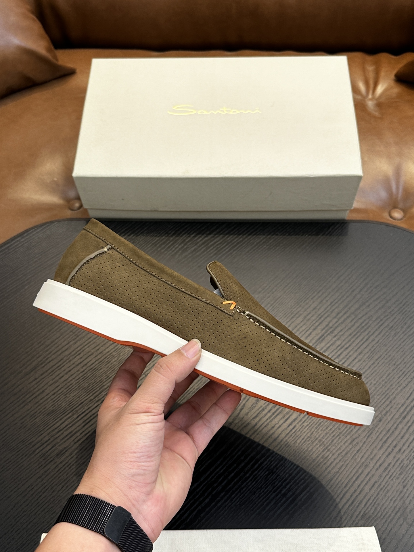 NO:341332,Santoni (Santoni) Italian men's casual shoes shipped!  Each pair of shoes from this Italian pure handmade shoe brand is simple and classic, and it is very comfortable and versatile on the feet!  This upper is made of imported canvas and has a high-end and comfortable cowhide inner lining!  The outsole is made of original rubber backsheet combination, with cowhide inner lining!  Brand-specific mold opening foot bed, exclusive private mold controllable! Original box packaging, equipped with shoe storage bag!  39 40 41 42 43 44 (38 45 46 customized), Santooni casual shoes, cowhide19860909Santoni(圣东尼）意大利男士休闲板鞋出货！这个意大利纯手工鞋履品牌的每一双鞋设计简洁经典,上脚非常舒适百搭！ 此款鞋面面料采用进囗帆布,高档舒适牛皮内里！大底采用原版橡胶底片组合成型,牛皮内里！品牌专用开模脚床,独家私模可控!原盒包装,配鞋履收纳袋！39 40 41 42 43 44（38 45 46定做）,圣东尼 休闲鞋,cowhide,Men's shoes