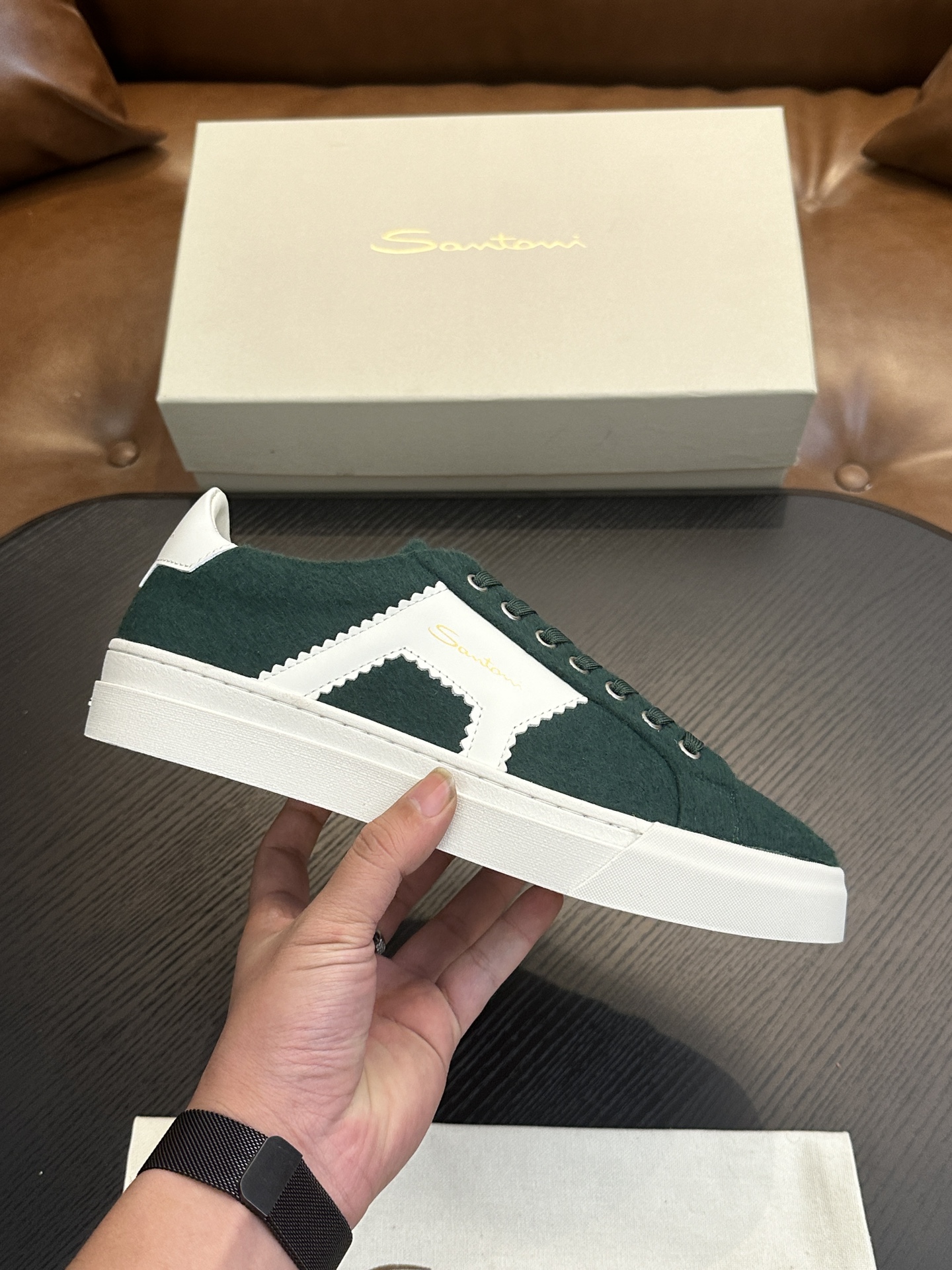 NO:340986,Santoni (Santoni) Italian men's casual shoes shipped!  Each pair of shoes from this Italian pure handmade shoe brand is simple and classic, and it is very comfortable and versatile on the feet!  This upper is made of imported canvas and has a high-end and comfortable cowhide inner lining!  The outsole is made of original rubber backsheet combination, with cowhide inner lining!  Brand-specific mold opening foot bed, exclusive private mold controllable! Original box packaging, equipped with shoe storage bag!  39 40 41 42 43 44 (38 45 46 customized), Santooni sneakers, sneakers, cowhide19860909Santoni(圣东尼）意大利男士休闲板鞋出货！这个意大利纯手工鞋履品牌的每一双鞋设计简洁经典,上脚非常舒适百搭！ 此款鞋面面料采用进囗帆布,高档舒适牛皮内里！大底采用原版橡胶底片组合成型,牛皮内里！品牌专用开模脚床,独家私模可控!原盒包装,配鞋履收纳袋！39 40 41 42 43 44（38 45 46定做）,圣东尼 运动鞋,sneakers,cowhide,Men's shoes