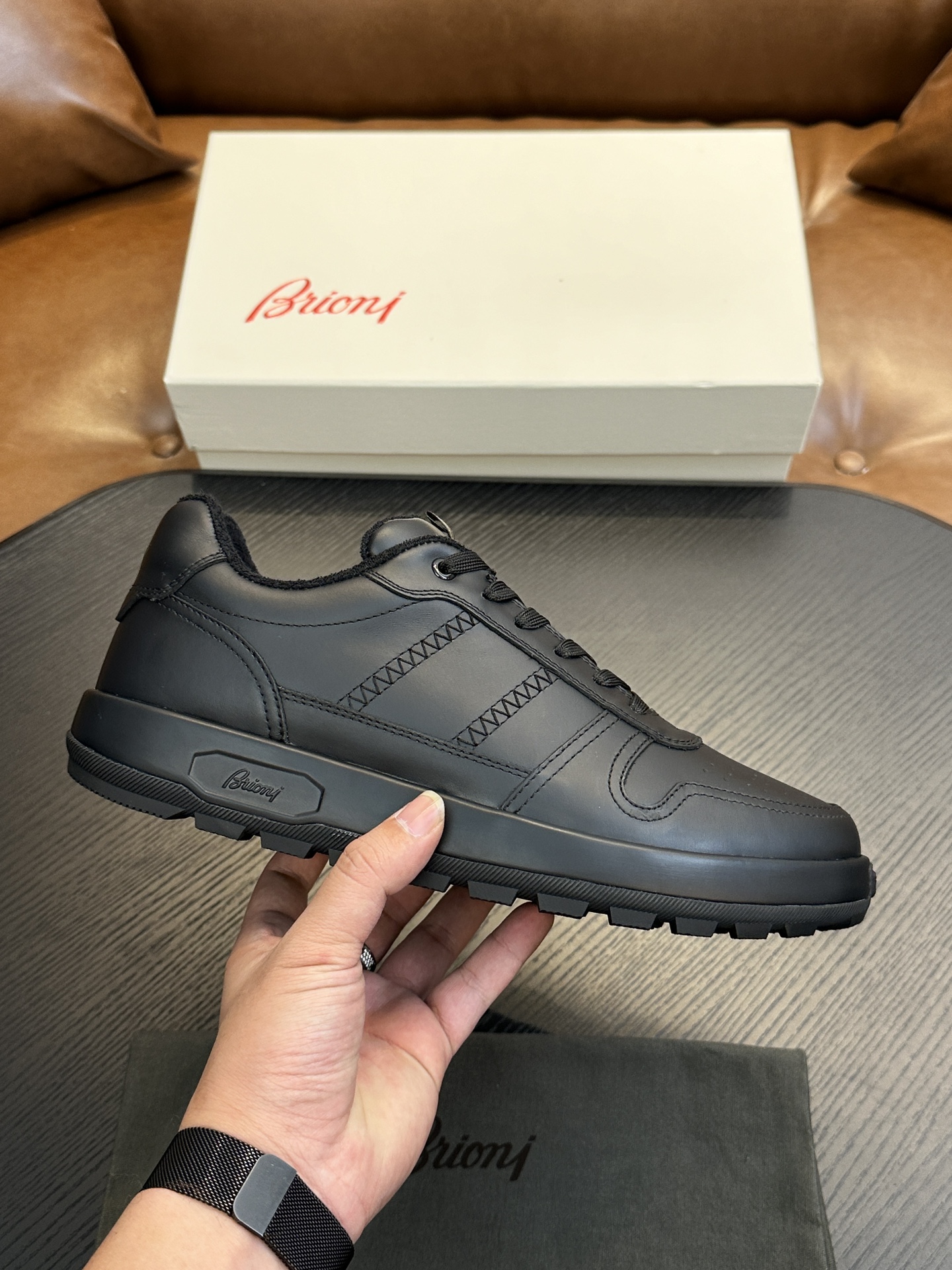 NO:222995,Brioni official website synchronized men's sneakers｜Mixed material running shoes｜Integrated design Brioni sewing label｜Fused Napa leather side straps and brand classic legion stripes｜This running shoes are handmade in Italy｜Lightweight combination soft sole creates elegant and extraordinary shape Size39-44 (customized for 38.45.46), Hogan, hogan, sneakers19860909Brioni 官网同步男士运动鞋｜混合材质跑步鞋｜一体式设计Brioni缝纫标签｜融合纳帕皮侧饰带和品牌经典军团条纹｜这款跑步鞋在意大利手工精制而成｜轻质组合软底 打造高雅不凡造型 Size39-44（38.45.46定做）,霍根,hogan,sneakers,Men's shoes