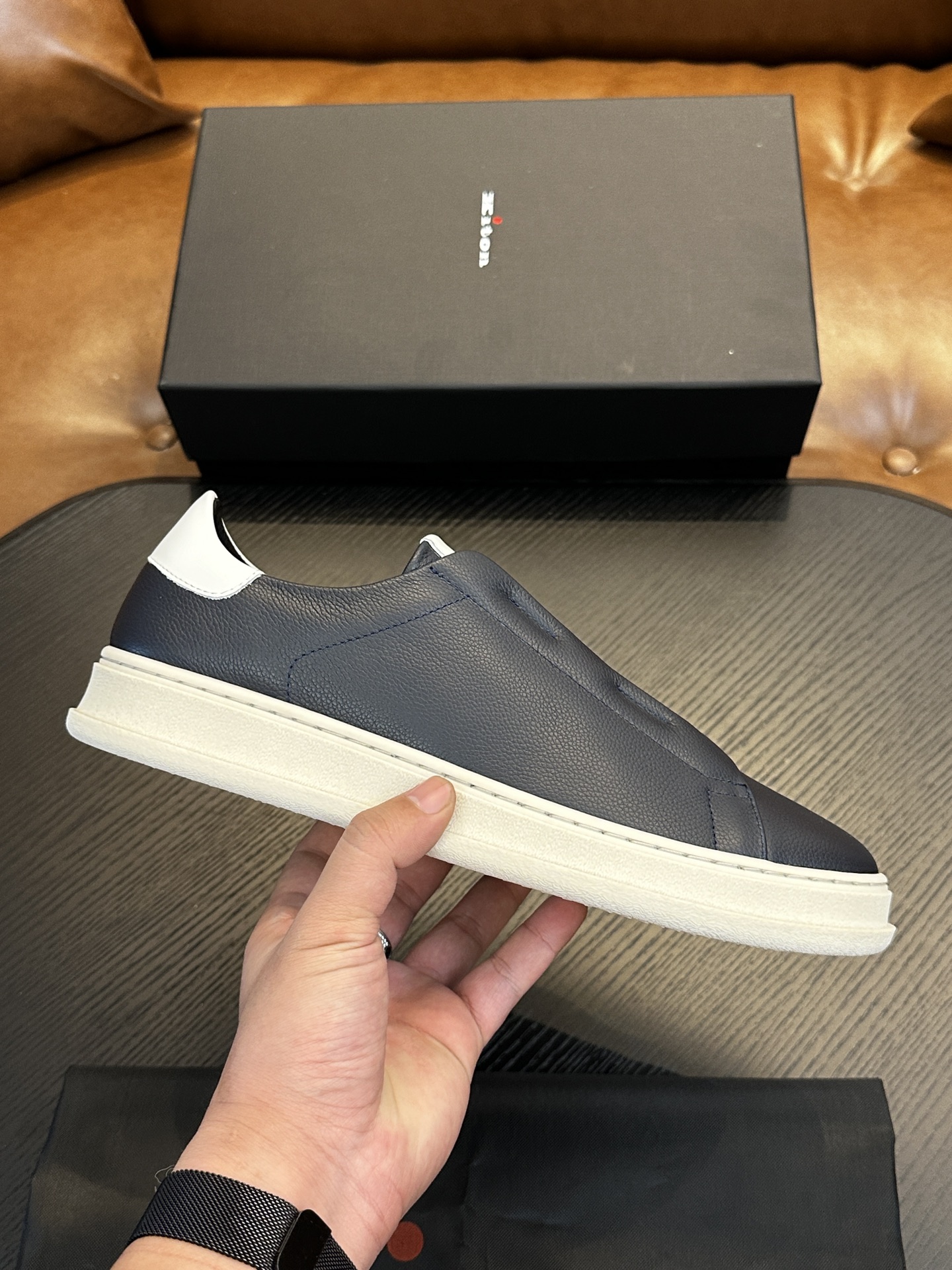 NO:341559,Kiton high-end luxury products, men's calf leather fabric sneakers, upper is made of calf leather, made of integrated molding, comfortable and breathable, the tongue Kiton micro-label, original outsole 1:1, providing a comfortable foot feeling!  Size39-44 (38 45 46 47 customized), Kiton casual shoes, sneakers, cowhide19860909Kiton高端奢品,男士小牛皮面料运动鞋,鞋面由小牛皮制成,一体成型工艺制作,舒适透气,鞋舌Kiton微标,原版大底1:1,提供舒适脚感！ Size39-44（38 45 46 47定做）,Kiton 休闲鞋,sneakers,cowhide,Men's shoes