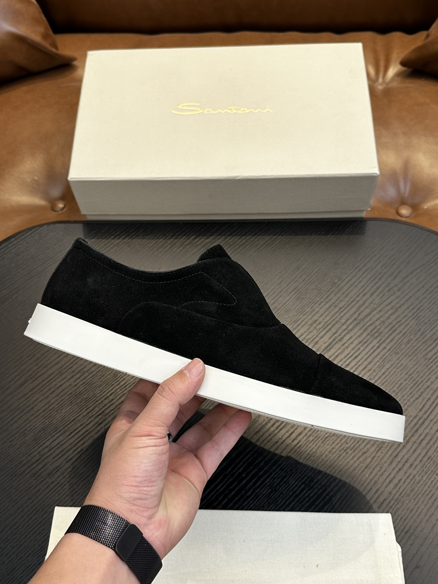 NO:275537,Santoni (Santoni) Italian men's casual shoes shipped!  Each pair of shoes from this Italian pure handmade shoe brand is simple and classic, and it is very comfortable and versatile on the feet!  This upper is made of imported canvas and has a high-end and comfortable cowhide inner lining!  The outsole is made of original rubber backsheet combination, with cowhide inner lining!  Brand-specific mold opening foot bed, exclusive private mold controllable! Original box packaging, equipped with shoe storage bag!  39 40 41 42 43 44 (38 45 46 customized), cowhide19860909Santoni(圣东尼）意大利男士休闲板鞋出货！这个意大利纯手工鞋履品牌的每一双鞋设计简洁经典,上脚非常舒适百搭！ 此款鞋面面料采用进囗帆布,高档舒适牛皮内里！大底采用原版橡胶底片组合成型,牛皮内里！品牌专用开模脚床,独家私模可控!原盒包装,配鞋履收纳袋！39 40 41 42 43 44（38 45 46定做）,,cowhide,Men's shoes