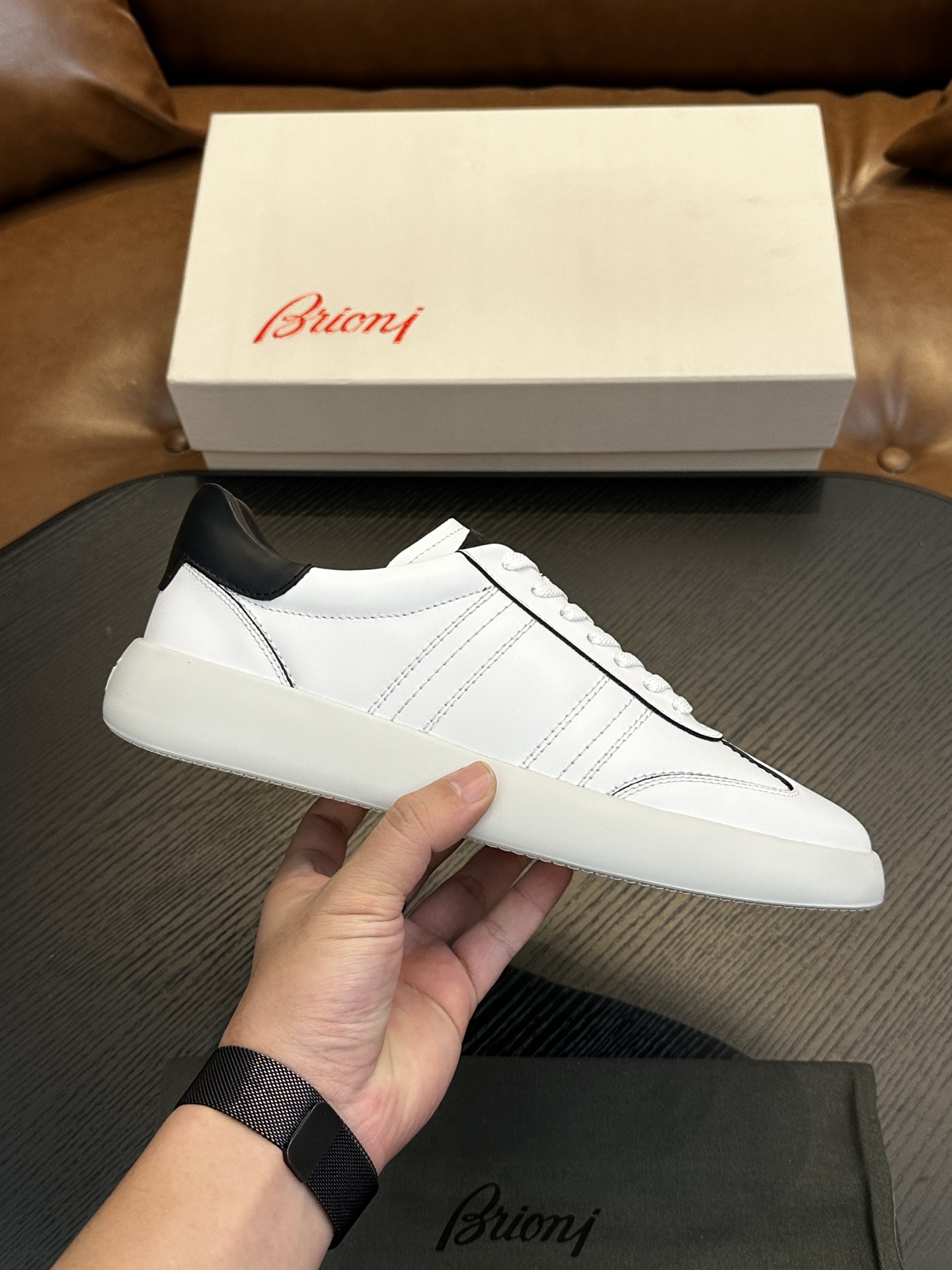 NO:223015,Brioni official website synchronized men's sneakers｜Mixed material running shoes｜Integrated design Brioni sewing label｜Fused Napa leather side straps and brand classic legion stripes｜This running shoes are handmade in Italy｜Lightweight combination soft sole creates elegant and extraordinary shape Size39-44 (customized for 38.45.46),,sneakers19860909Brioni 官网同步男士运动鞋｜混合材质跑步鞋｜一体式设计Brioni缝纫标签｜融合纳帕皮侧饰带和品牌经典军团条纹｜这款跑步鞋在意大利手工精制而成｜轻质组合软底 打造高雅不凡造型 Size39-44（38.45.46定做）,,sneakers,Men's shoes