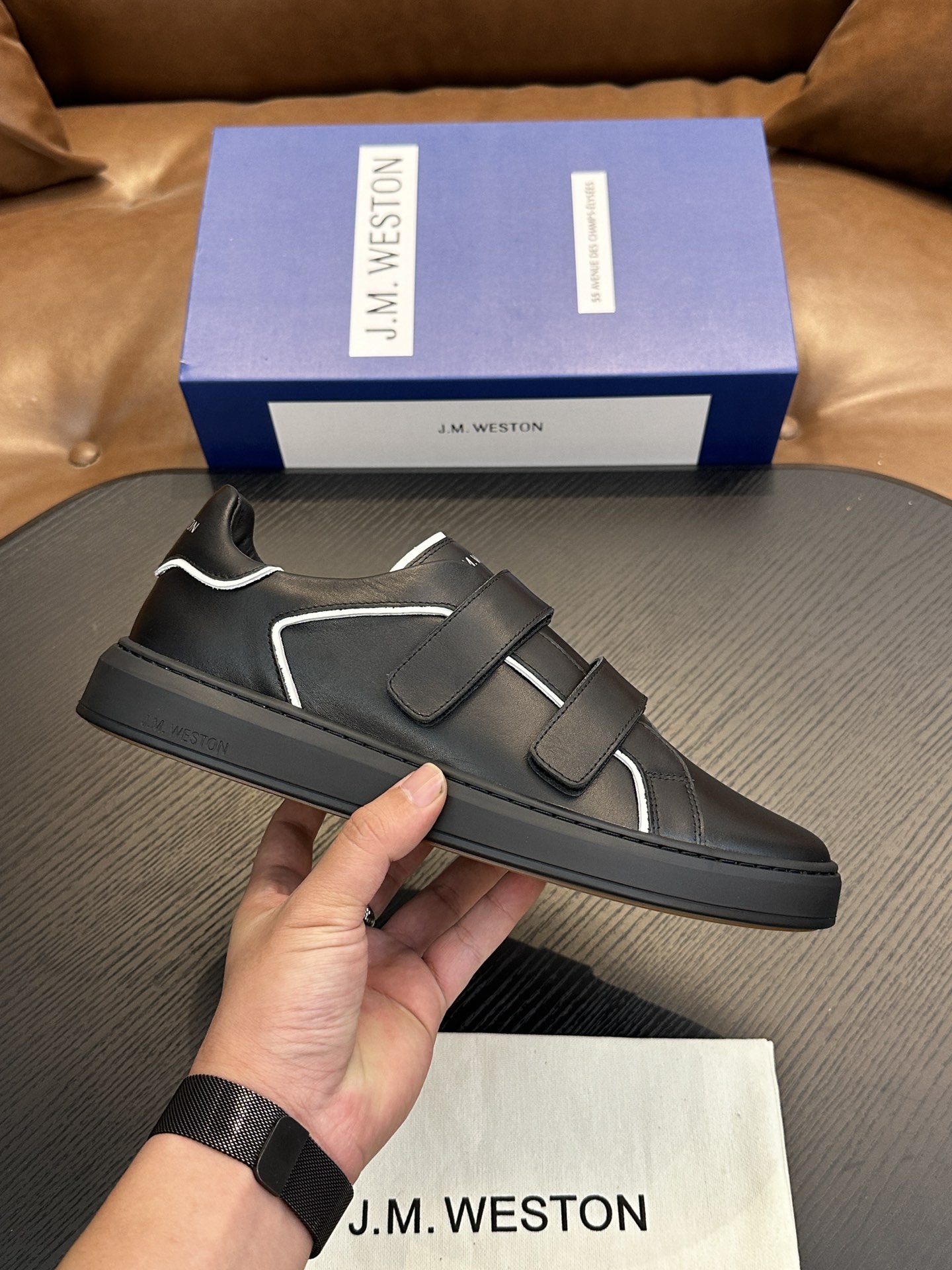 NO:274765,J.M.WESTON classic sneakers, men's lace-up casual sneakers, grandly launched a newcomer. About J.M. Weston, Limoges, founded in France in 1891, is a model for making luxury gentleman leather shoes. With Goodyear Stitching as the golden rule of shoemaking, J.M. Weston perfectly arranges excellent traditional techniques, reflecting the brand's consistent persistence in high quality. Its classic styles have been timeless and inspired the inspiration of current designer Michel Perry, creating elegant New Classics, Casual Chic and Casual Sport series. The most original spirit creates a unique style that belongs to you. This selected imported Italian soft calfskin   paired with reverse velvet  The conspicuous 