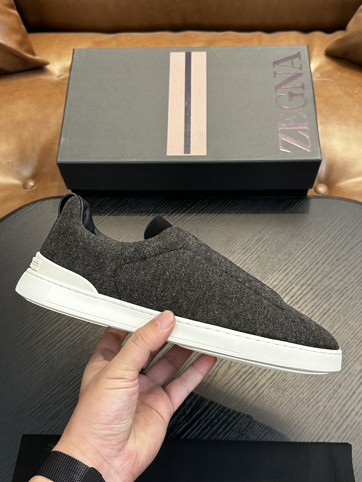 NO:338521,Brand Zegna color original color matching 39-44 customized 38.45. Price Material Zegna new model Men's casual upper uses imported original cowhide cowhide inner cowhide foot pad original single quality leather texture extremely strong comfortable and breathable + original Zegna open mold custom sole market highest quality, Zegna casual sneakers, zegna, sneakers, cowhide19860909品牌Zegna 颜色原版配色 码数39-44定做38.45. 价格 材质杰尼亚新款 男士 休闲鞋面采用进口原版牛皮牛皮内里 牛皮垫脚原单品质皮质感极强舒适透气+原版Zegna开模定制大底市场最高品质,杰尼亚 休闲运动鞋,zegna,sneakers,cowhide,Men's shoes