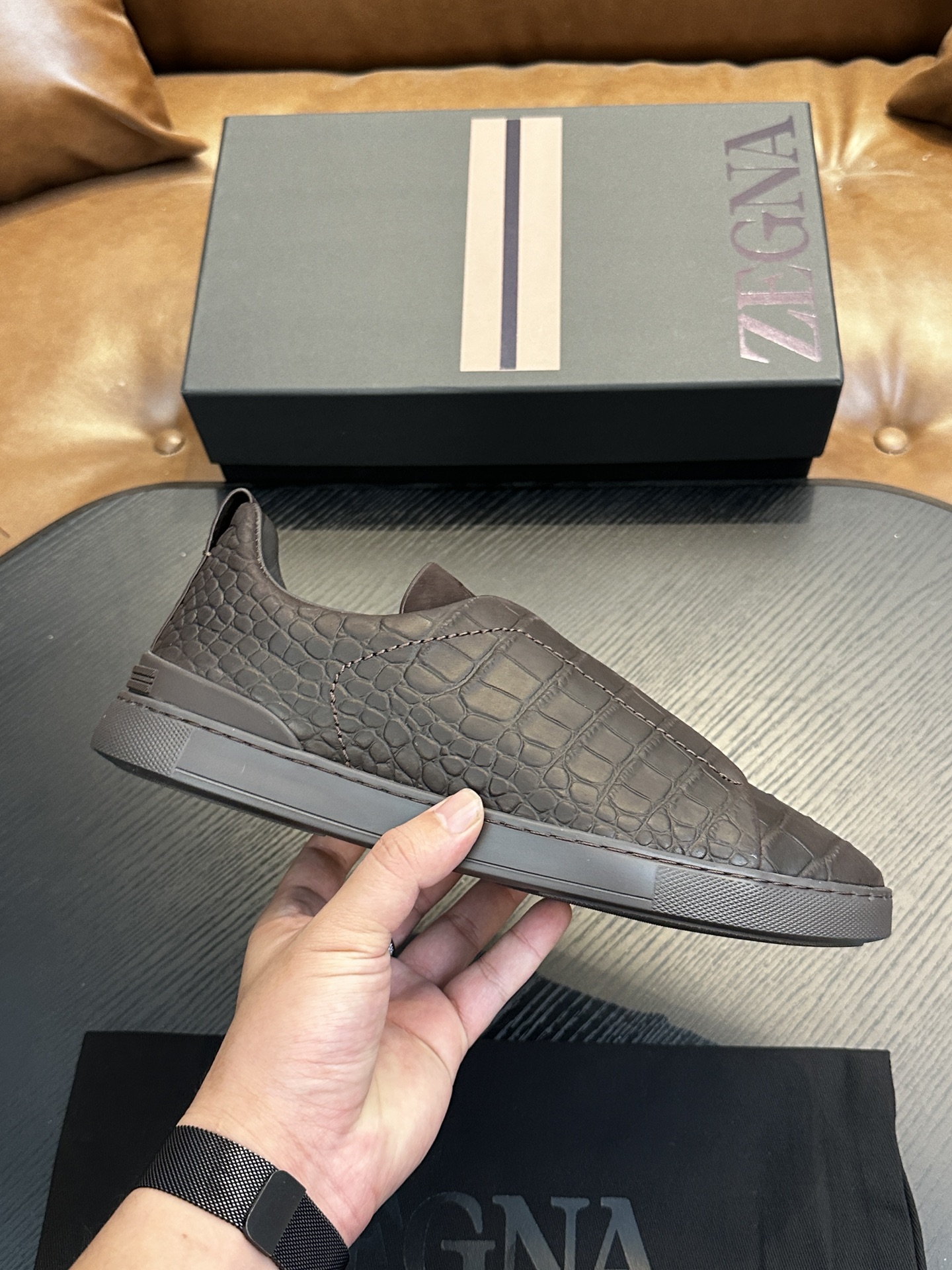 NO:223295,Brand Zegna color original color matching 39-44 customized 38.45. Price Material Zegna new model Men's casual upper uses imported original cowhide cowhide inner cowhide foot pad original single quality leather texture extremely strong comfortable and breathable   original Zegna open mold custom sole market highest quality, Zegna casual sneakers, zegna, sneakers, cowhide19860909品牌Zegna 颜色原版配色 码数39-44定做38.45. 价格 材质杰尼亚新款 男士 休闲鞋面采用进口原版牛皮牛皮内里 牛皮垫脚原单品质皮质感极强舒适透气 原版Zegna开模定制大底市场最高品质,杰尼亚 休闲运动鞋,zegna,sneakers,cowhide,Men's shoes