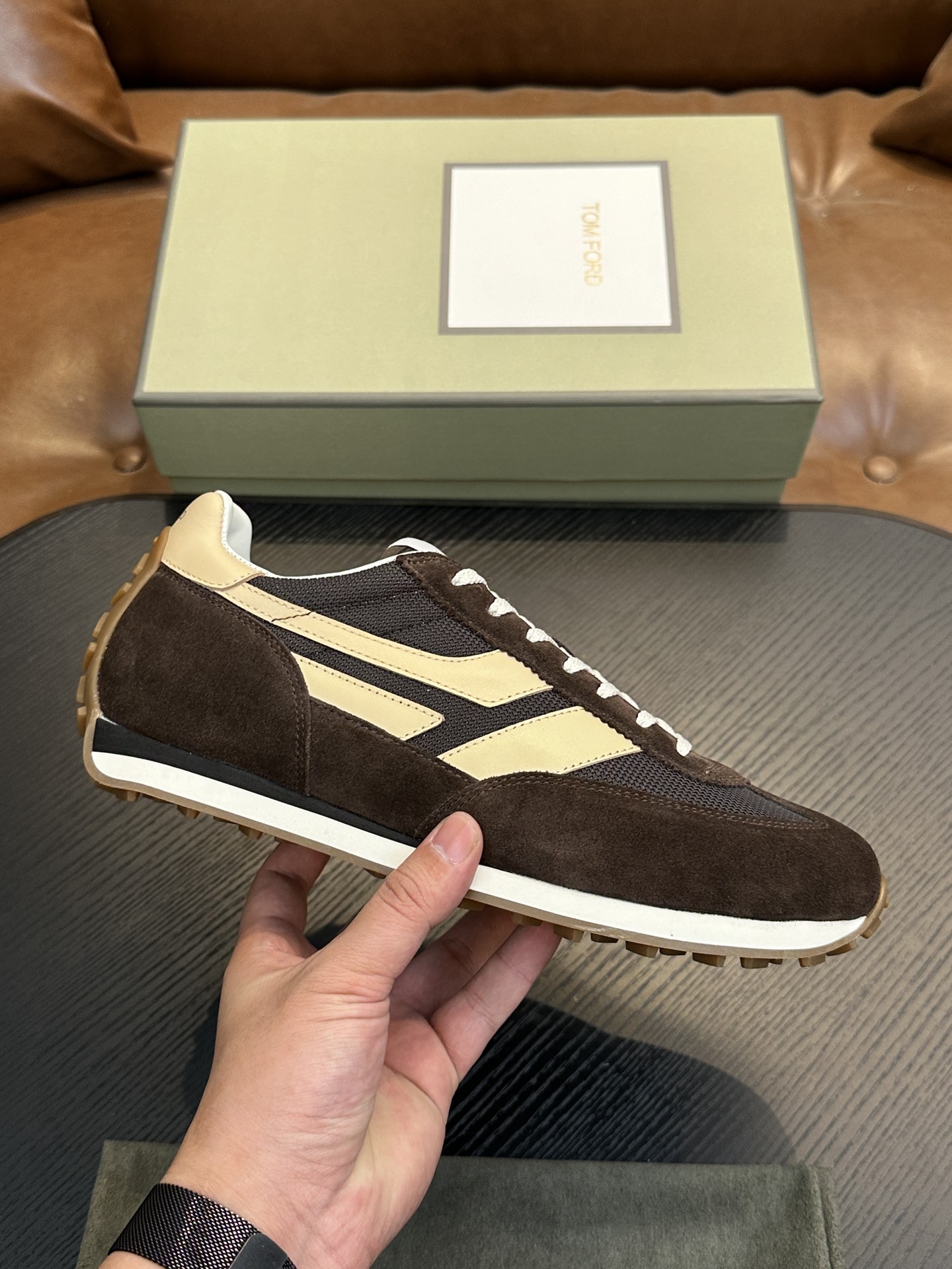 NO:222461,Brand TOM FORD Color original color matching Number 39-44 Custom made 38.45. Price Material Tom & Ford ~ ​​Latest model Men's casual shoes High-end Original 1:1 Top-notch fashion trend details are impeccable using imported cowhide to make cowhide, foot pad feel comfortable and superior quality original replica outsole, Tom Ford, cowhide19860909品牌TOM FORD 颜色原版配色 码数39-44定做38.45. 价格 材质汤姆&福特～最新款 男士休闲鞋 高端 原单1:1顶级货时尚潮流细节无可挑剔采用进口牛皮拼接制作牛皮 垫脚脚感舒适品质优越原版复刻大底,汤姆·福特,tom ford,cowhide,Men's shoes