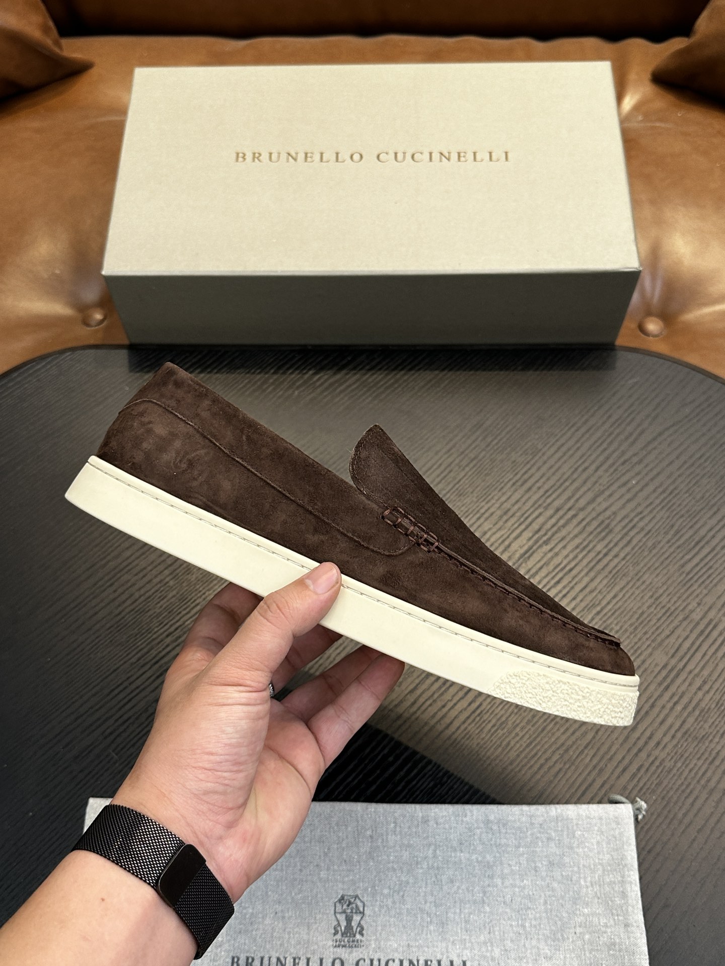 NO:223225,Brand Brunello Cucinelli Color Original Color Code 39-44 Customized 38.45.46 Price Material BC New Style Casual Shoes!  Original single quality This brand is the world's top luxury brand from Italy. The fabric is made of semi-polished full-grain calfskin imported from Italy. The inner part is apricot-colored benzene dyed calfskin inner lining, the brand's special logo movable foot pad, paired with ultra-light, high elastic and environmentally friendly this white IP sole, the individual logo on the outsole and the unique fine-line groove design, the luxury instantly bursts out!  BC casual shoes, brunello cucinelli, cowhide19860909品牌Brunello Cucinelli 颜色原版配色 码数39-44定做38.45.46 价格 材质BC新款 休闲鞋！原单品质此品牌是来自意大利的世界顶级奢侈品牌 面料采用意大利进口半抛光全粒面小牛皮 内里是杏色苯染专用小牛皮内里,品牌专用logo活动脚垫,搭配超轻、高弹、环保的本白色IP鞋底,外底上的个性logo和独特的细纹凹槽设计,奢华度瞬间爆棚！,BC休闲鞋,brunello cucinelli,cowhide,Men's shoes