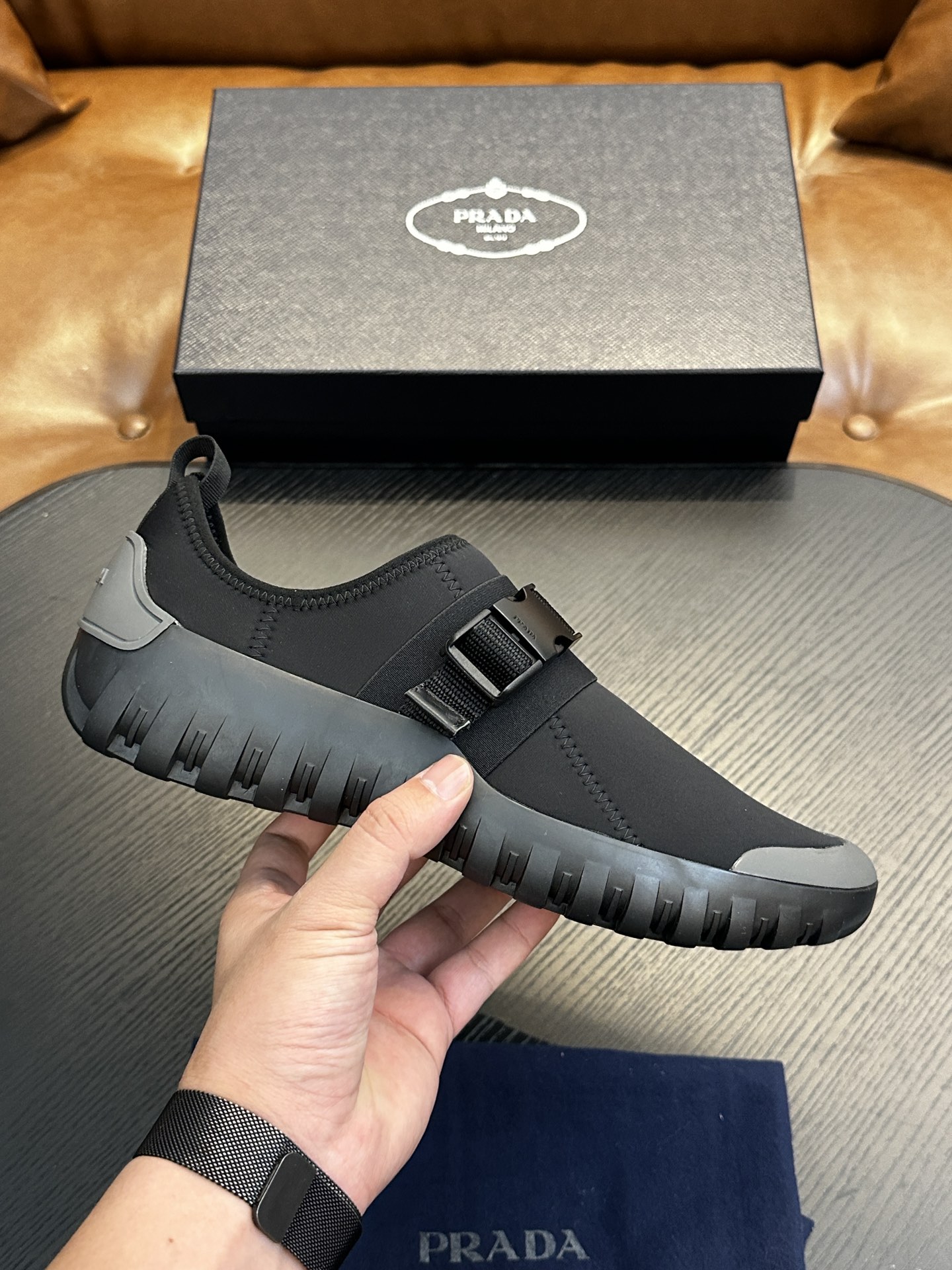 NO:222664,Prad* Prada New Men's Nylon Fabric Sneakers This casual sneaker combines elegant and innovative design, made of nylon stretch fabric, foot design, upper straps are equipped with adjustable metal buckle, and the 