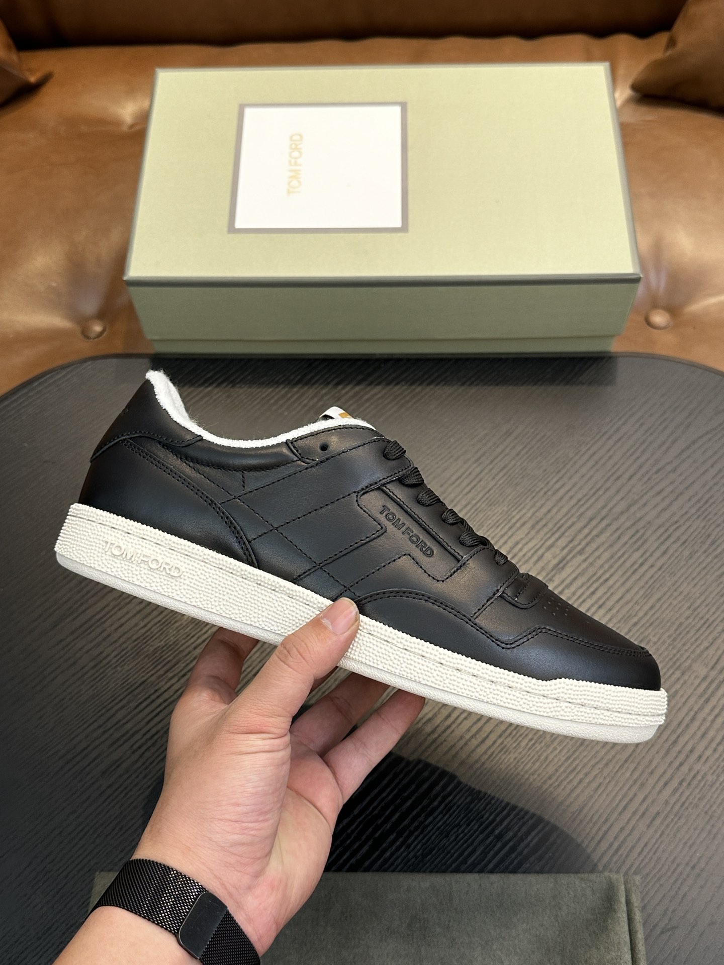 NO:222973,Brand TOM FORD Color original color matching Number 39-44 Custom made 38.45. Price Material Tom & Ford ~ ​​Latest model Men's casual shoes High-end Original 1:1 Top-notch fashion trend details are impeccable using imported cowhide to make cowhide, foot pad feel comfortable and superior quality original replica outsole, Tom Ford, cowhide19860909品牌TOM FORD 颜色原版配色 码数39-44定做38.45. 价格 材质汤姆&福特～最新款 男士休闲鞋 高端 原单1:1顶级货时尚潮流细节无可挑剔采用进口牛皮拼接制作牛皮 垫脚脚感舒适品质优越原版复刻大底,汤姆·福特,tom ford,cowhide,Men's shoes