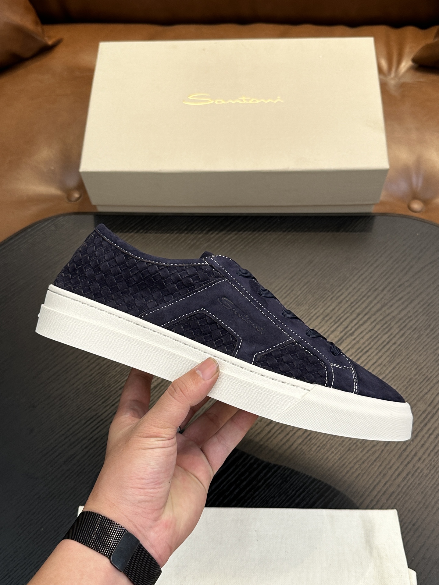 NO:338719,Santoni (Santoni) Italian men's casual shoes shipped!  Each pair of shoes from this Italian pure handmade shoe brand is simple and classic, and it is very comfortable and versatile on the feet!  This upper is made of imported canvas and has a high-end and comfortable cowhide inner lining!  The outsole is made of original rubber backsheet combination, with cowhide inner lining!  Brand-specific mold opening foot bed, exclusive private mold controllable! Original box packaging, equipped with shoe storage bag!  39 40 41 42 43 44 (38 45 46 customized), Santooni casual shoes, cowhide19860909Santoni(圣东尼）意大利男士休闲板鞋出货！这个意大利纯手工鞋履品牌的每一双鞋设计简洁经典,上脚非常舒适百搭！ 此款鞋面面料采用进囗帆布,高档舒适牛皮内里！大底采用原版橡胶底片组合成型,牛皮内里！品牌专用开模脚床,独家私模可控!原盒包装,配鞋履收纳袋！39 40 41 42 43 44（38 45 46定做）,圣东尼 休闲鞋,cowhide,Men's shoes