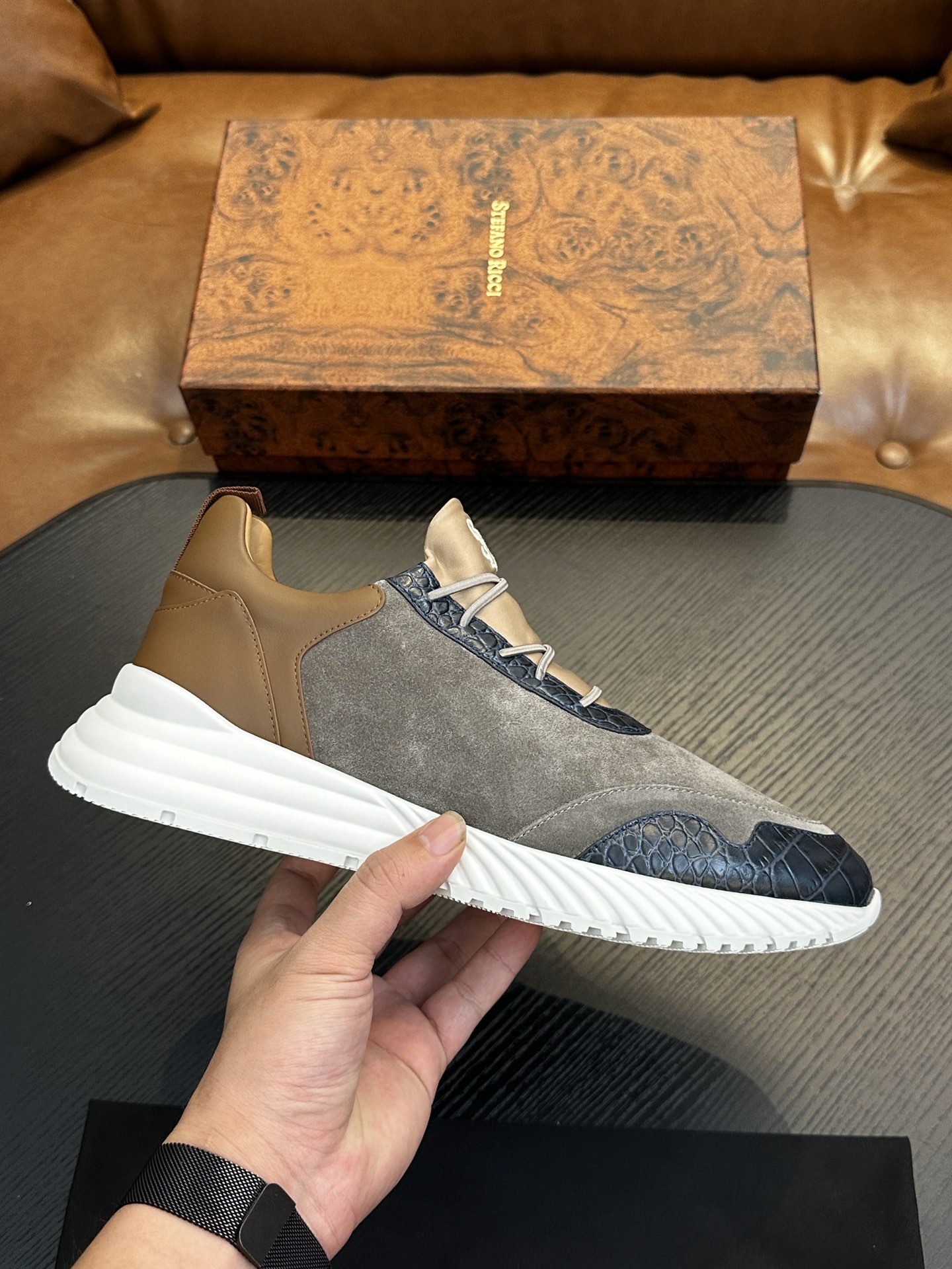 NO:604050,Stefano Ricci Stefano Ricci is a high-end luxury brand, men's casual sports shoes, original cowhide, high-end and delicate texture, full calfskin fabric inside, soft against the skin, simple but not simple, full of retro feel, you will like it more and more!  39-44,Stephen-casual shoes,sneakers,cowhide19860909Stefano Ricci 史蒂芬高端奢侈品牌,男士休闲运动鞋,原版牛皮,质感高端细腻,内里全小牛皮面料,贴肤柔软,简约不简单,复古感十足,越穿越喜欢！39-44,史蒂芬-休闲鞋,sneakers,cowhide,Men's shoes