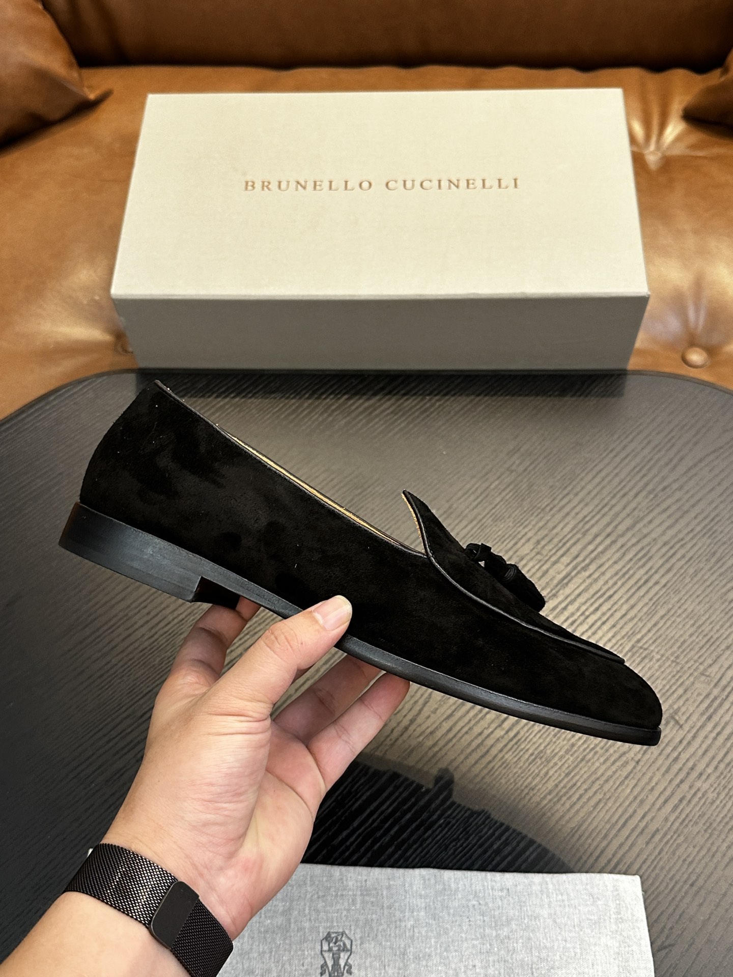 NO:338330,Brunello Cucinelli new leather sole penny loafers | fabric is made of imported reverse velvet cowhide | high-end and delicate | velvet-like soft leather highlights the non-formal design of the shoes | light and inspirational production structure brings a comfortable foot experience | breathable cowhide inner | same color stitching details | simple shoe type on and off and take off ｜ original box dust bag Size39-44 (customized for 38.45.46), BC leather shoes, brunello cucinelli, loafers, cowhide19860909Brunello Cucinelli新款真皮底便士乐福鞋｜面料采用进口反绒胎牛皮｜高档细腻｜如天鹅绒一般柔软的皮革突出鞋子的非正装设计｜轻盈而灵感的制作结构则带来舒适之至的足下体验｜透气牛皮内里｜同色系缝线细节｜简约鞋型穿脱十分跟脚｜原盒包装防尘袋 Size39-44（38.45.46定做),BC皮鞋,brunello cucinelli,loafers,cowhide,Men's shoes