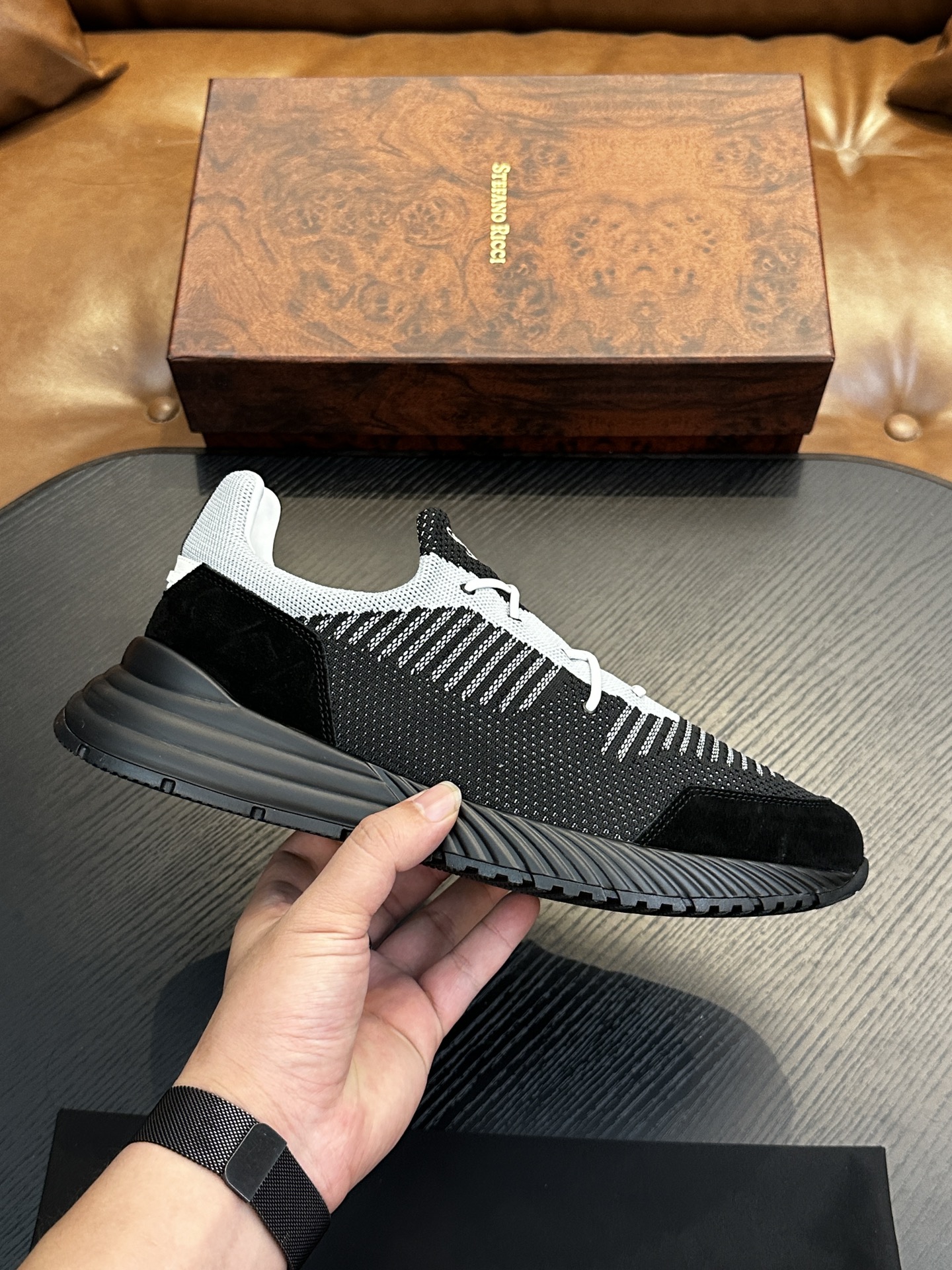NO:284100,Stefano Ricci Stephen's high-end luxury brand, men's casual sneakers, original cowhide, high-end and delicate texture, full calfskin fabric inside, soft skin, simple and not simple, full of retro feel, I like it more and more time!  39-44,,sneakers,cowhide19860909Stefano Ricci 史蒂芬高端奢侈品牌,男士休闲运动鞋,原版牛皮,质感高端细腻,内里全小牛皮面料,贴肤柔软,简约不简单,复古感十足,越穿越喜欢！39-44,,sneakers,cowhide,Men's shoes