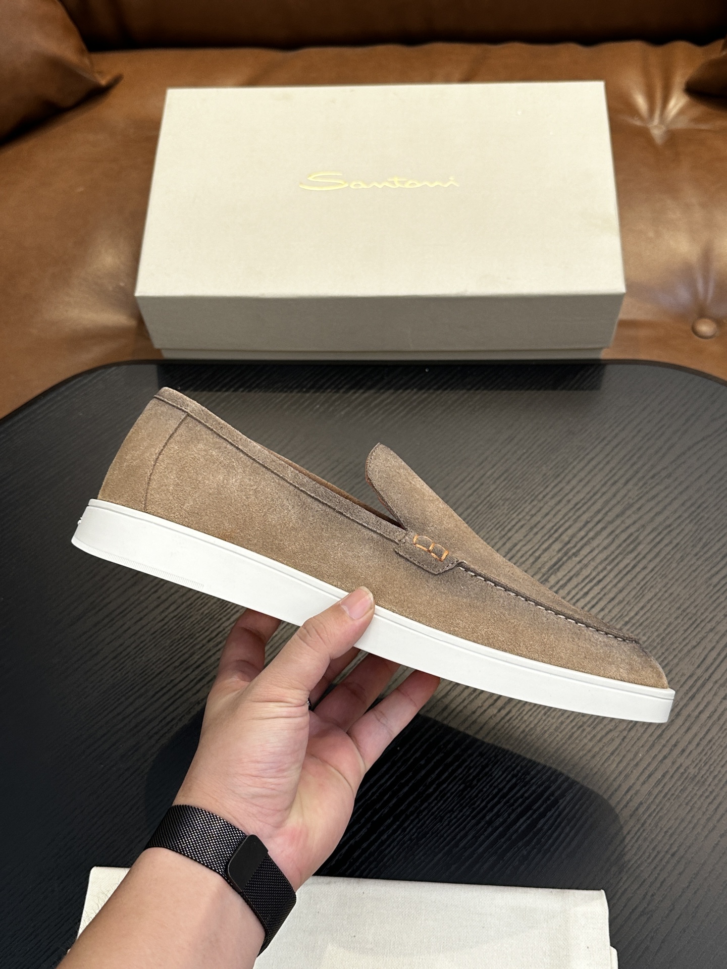 NO:604048,Santoni (Santoni) Italian men's casual sneakers are shipped!  Each pair of shoes from this Italian handmade shoe brand has a simple and classic design, which is very comfortable and versatile!  The upper fabric of this shoe is made of imported canvas, with high-end and comfortable cowhide lining!  The outsole is made of original rubber bottom sheets and is lined with cowhide!  Brand-specific molded footbed, exclusive private mold control! Original box packaging, with shoe storage bag!  39 40 41 42 43 44 (38 45 46 customized), Santoni casual shoes, cowhide19860909Santoni(圣东尼）意大利男士休闲板鞋出货！这个意大利纯手工鞋履品牌的每一双鞋设计简洁经典,上脚非常舒适百搭！ 此款鞋面面料采用进囗帆布,高档舒适牛皮内里！大底采用原版橡胶底片组合成型,牛皮内里！品牌专用开模脚床,独家私模可控!原盒包装,配鞋履收纳袋！39 40 41 42 43 44（38 45 46定做）,圣东尼 休闲鞋,cowhide,Men's shoes