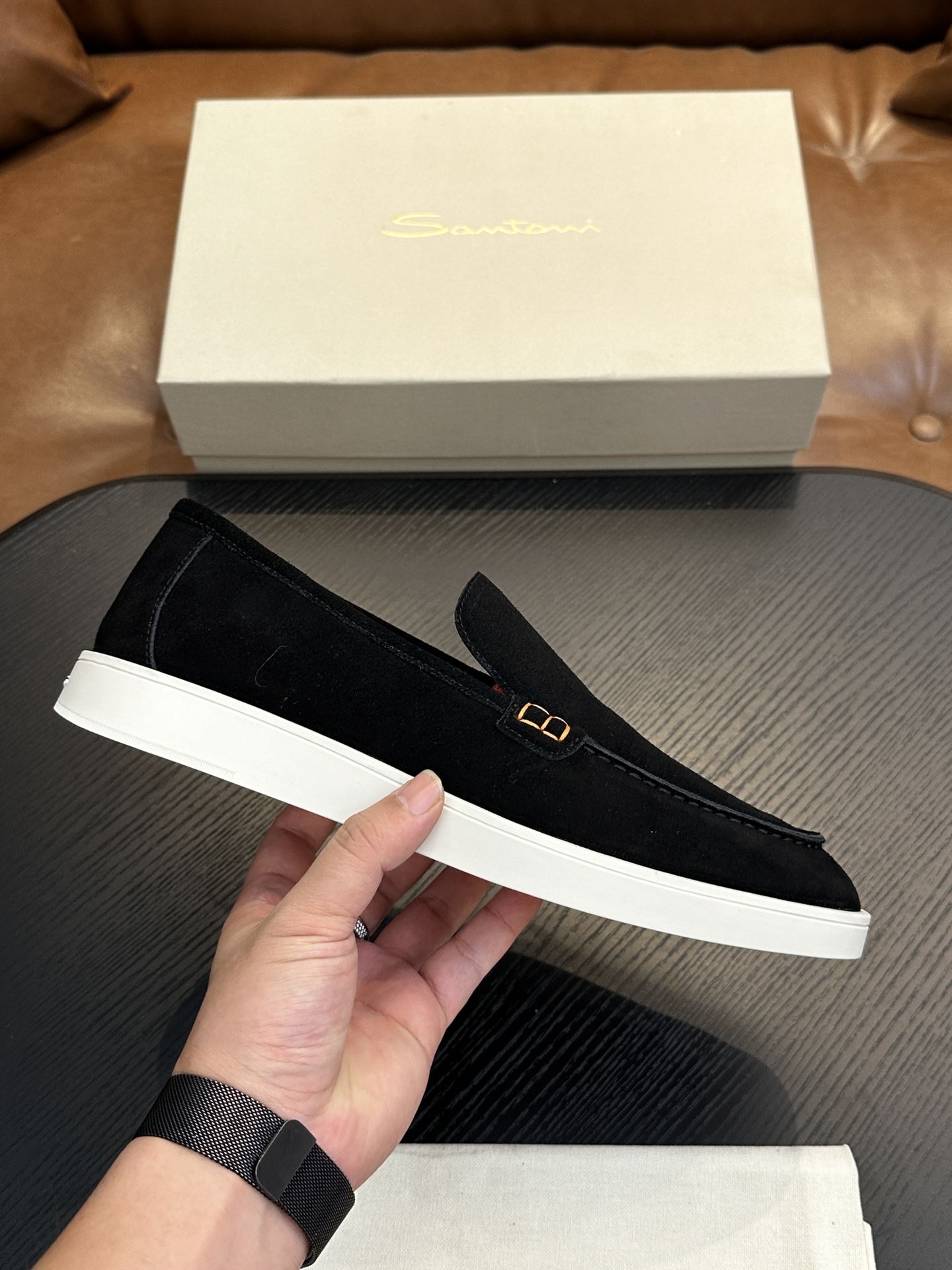 NO:338960,Santoni (Santoni) Italian men's casual shoes shipped!  Each pair of shoes from this Italian pure handmade shoe brand is simple and classic, and it is very comfortable and versatile on the feet!  This upper is made of imported canvas and has a high-end and comfortable cowhide inner lining!  The outsole is made of original rubber backsheet combination, with cowhide inner lining!  Brand-specific mold opening foot bed, exclusive private mold controllable! Original box packaging, equipped with shoe storage bag!  39 40 41 42 43 44 (38 45 46 customized), Santooni casual shoes, cowhide19860909Santoni(圣东尼）意大利男士休闲板鞋出货！这个意大利纯手工鞋履品牌的每一双鞋设计简洁经典,上脚非常舒适百搭！ 此款鞋面面料采用进囗帆布,高档舒适牛皮内里！大底采用原版橡胶底片组合成型,牛皮内里！品牌专用开模脚床,独家私模可控!原盒包装,配鞋履收纳袋！39 40 41 42 43 44（38 45 46定做）,圣东尼 休闲鞋,cowhide,Men's shoes