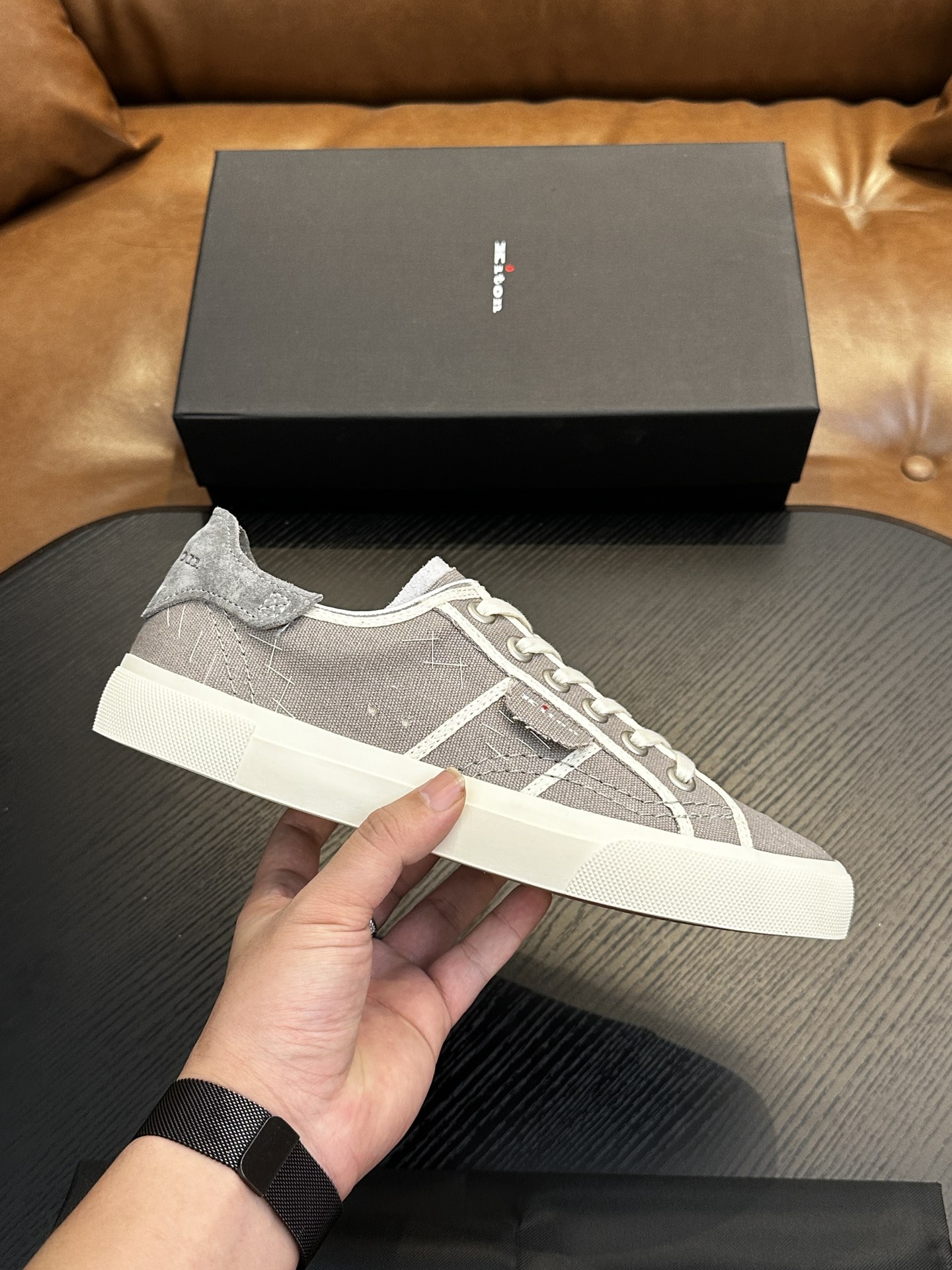 NO:341118,Kiton high-end luxury products, men's calf leather fabric sneakers, upper is made of calf leather, made of integrated molding, comfortable and breathable, the tongue Kiton micro-label, original outsole 1:1, providing a comfortable foot feeling!  Size39-44 (38 45 46 47 customized), Kiton casual shoes, sneakers, cowhide19860909Kiton高端奢品,男士小牛皮面料运动鞋,鞋面由小牛皮制成,一体成型工艺制作,舒适透气,鞋舌Kiton微标,原版大底1:1,提供舒适脚感！ Size39-44（38 45 46 47定做）,Kiton 休闲鞋,sneakers,cowhide,Men's shoes