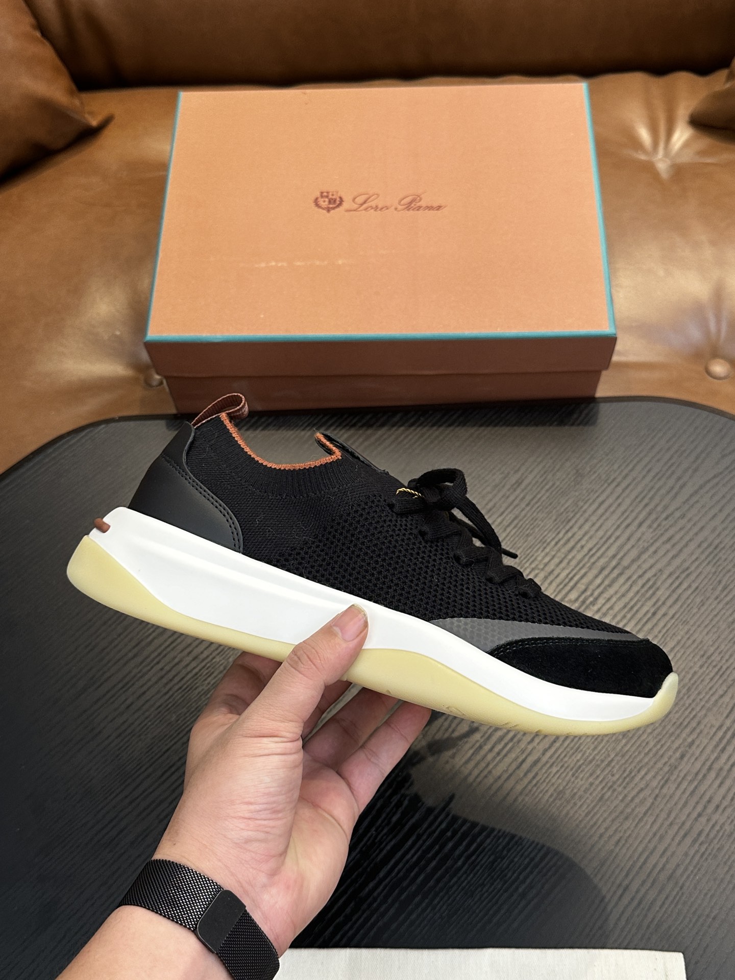 NO:341098,LoroPian*/Nuoyou-Pianya LP Home 410/Walk Wish series men's sneakers｜Use a new shape and a wider silhouette design to create an extraordinary and comfortable wearing experience｜Ultra-light soles create a charming modern beauty｜Wish wool bead-ground knitted upper｜Matched with exquisite lining｜Toe with soft suede｜Heel embellished soft leather｜Treated by Storm System to adapt to various weather conditions｜Original box packaging with dust bag Size39-44 (customized by 38.45.46), LP casual shoes, loro piano, loro piano, sneakers19860909LoroPian*/诺悠-翩雅 LP家410/Walk Wish系列男士运动鞋｜采用全新外形和更宽大的廓形设计,营造超凡舒适的穿着体验｜超轻鞋底营造迷人的现代美感｜Wish羊毛珠地针织鞋面｜搭配考究衬里｜鞋头设有柔软绒面革｜鞋跟点缀柔软皮革｜经Storm System处理,适应各种天气情况｜专柜原盒包装附防尘袋 Size39-44（38.45.46定做）,LP休闲鞋,loro piana,loro piana,sneakers,Men's shoes