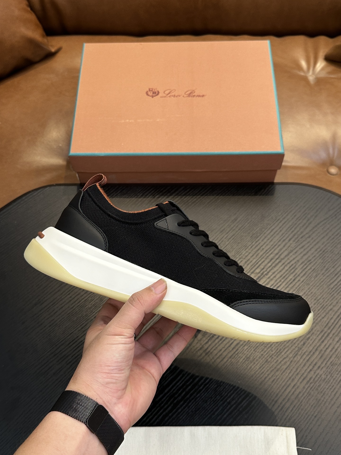 NO:354967,LoroPian*/Nuoyou-Pianya LP Home 410/Walk Wish series men's sneakers｜Use a new shape and a wider silhouette design to create an extraordinary and comfortable wearing experience｜Ultra-light soles create a charming modern beauty｜Wish wool bead-ground knitted upper｜Matched with exquisite lining｜Toe with soft suede｜Heel embellished soft leather｜Treated by Storm System to adapt to various weather conditions｜Original box packaging with dust bag Size39-44 (customized by 38.45.46),,loro piano,loro piano,sneakers19860909LoroPian*/诺悠-翩雅 LP家410/Walk Wish系列男士运动鞋｜采用全新外形和更宽大的廓形设计,营造超凡舒适的穿着体验｜超轻鞋底营造迷人的现代美感｜Wish羊毛珠地针织鞋面｜搭配考究衬里｜鞋头设有柔软绒面革｜鞋跟点缀柔软皮革｜经Storm System处理,适应各种天气情况｜专柜原盒包装附防尘袋 Size39-44（38.45.46定做）,,loro piana,loro piana,sneakers,Men's shoes