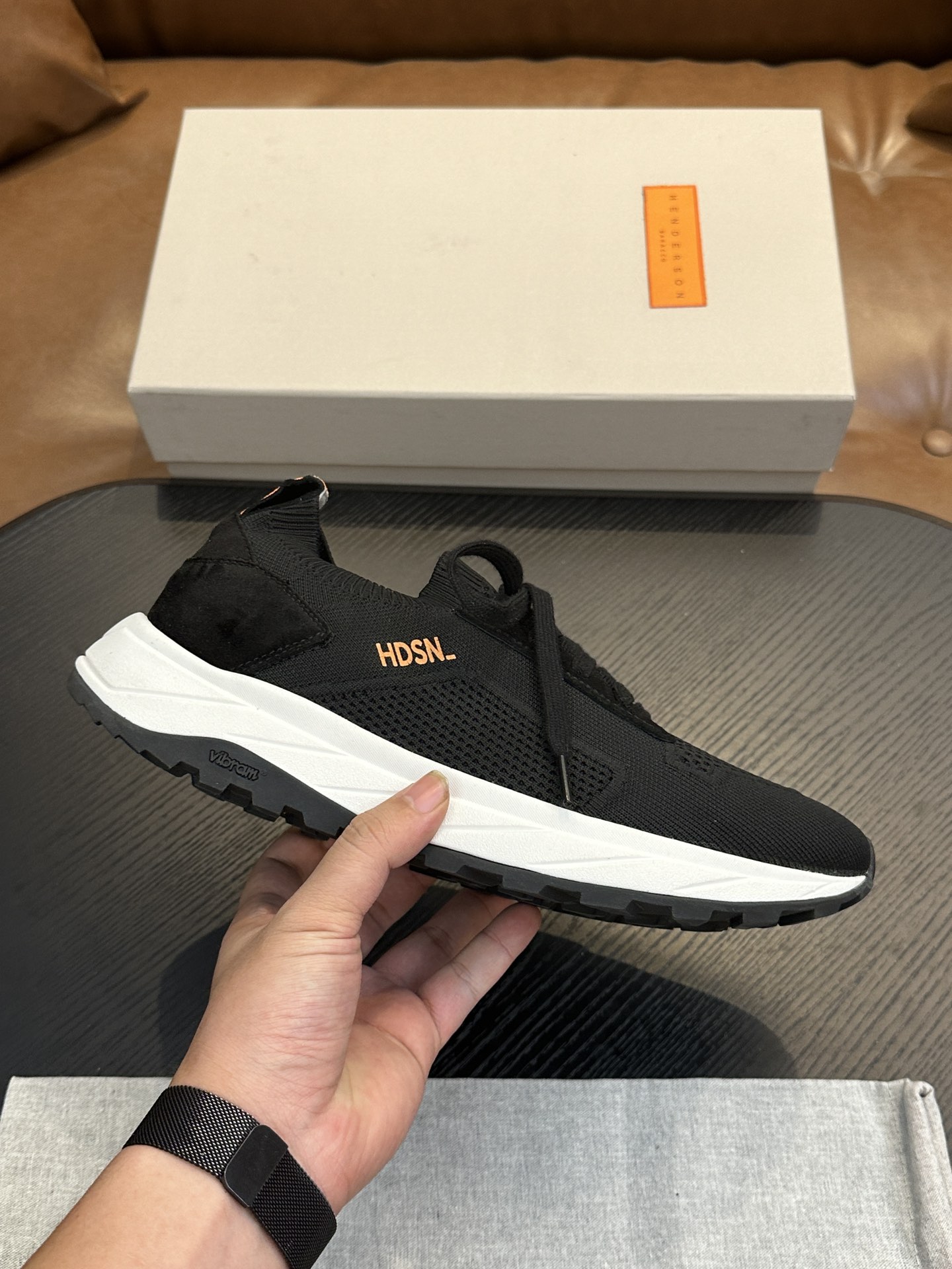 NO:338218,Henderson Baracco classic men's casual sneakers | All-cotton knitted upper | Water-dyed cowhide foot pads | Genuine open mold ergonomic insole | Support walking to make it very comfortable | Ultra-light EVA rubber outsole Size39-44 (customized for 38.45.46),,sneakers,cowhide19860909Henderson Baracco经典男士休闲运动鞋｜全棉针织鞋面｜水染牛皮垫脚｜正版开模人体工学鞋垫｜支撑行走 使其非常舒适｜超轻EVA橡胶外底 Size39-44（38.45.46定做）,,sneakers,cowhide,Men's shoes