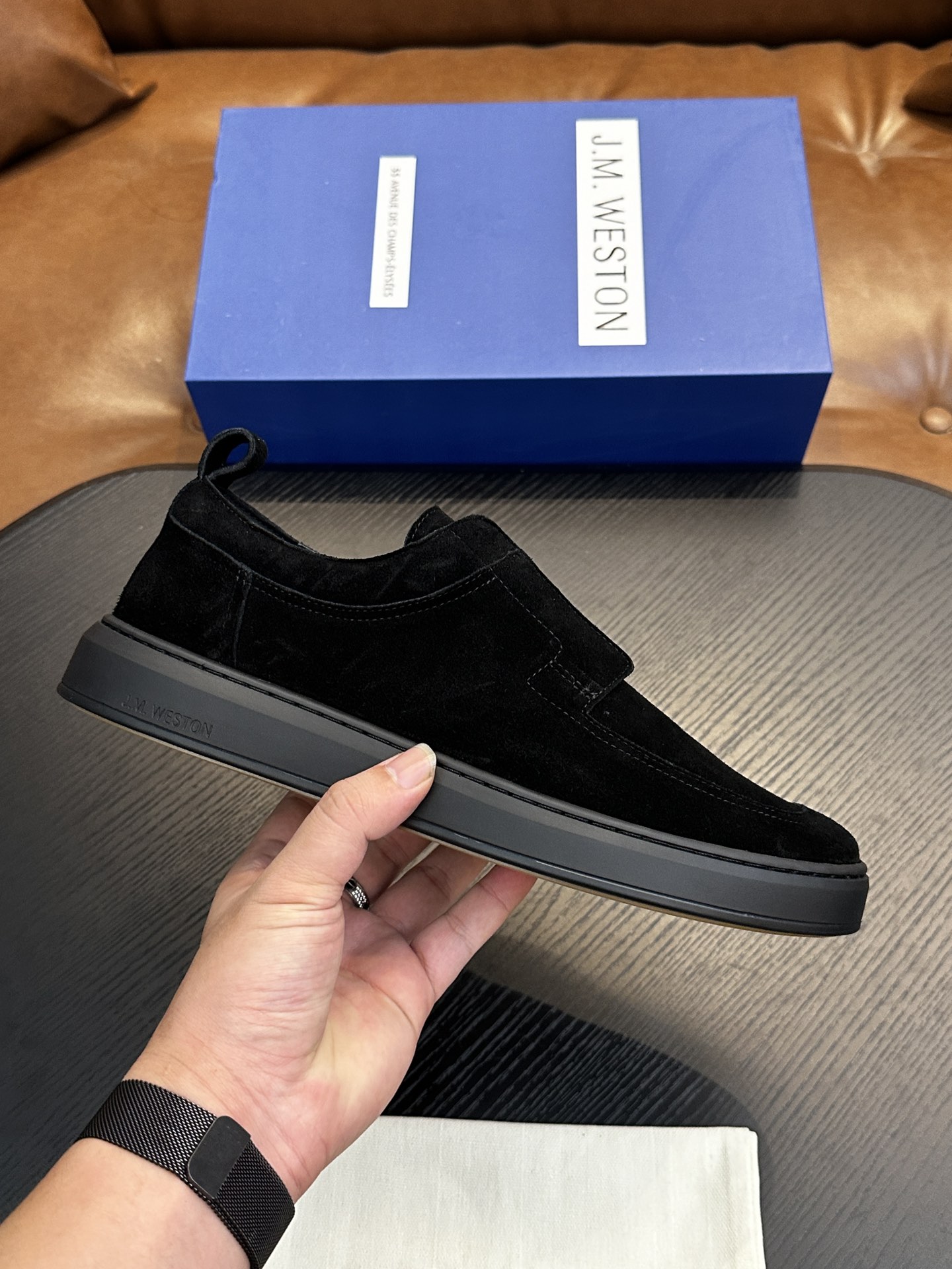 NO:339184,J.M.WESTON classic sneakers, men's lace-up casual sneakers, grandly launched a newcomer. About J.M. Weston, Limoges, founded in France in 1891, is a model for making luxury gentleman leather shoes. With Goodyear Stitching as the golden rule of shoemaking, J.M. Weston perfectly arranges excellent traditional techniques, reflecting the brand's consistent persistence in high quality. Its classic styles have been innovated and inspired the current designer Michel Perry, creating elegant New Classics, Casual Chic and Casual Sport series. The most original spirit creates a unique style that is exclusive to you. This selected imported Italian soft calfskin + paired with reverse velvet  The conspicuous 