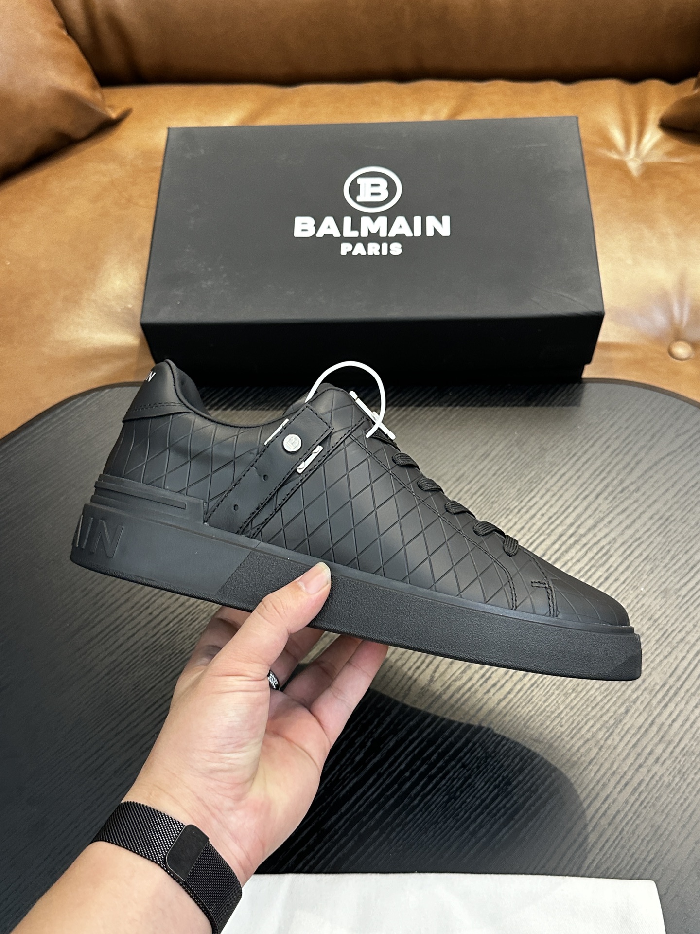 NO:532378,BALMAIN B-Skate sneakers B-Skate multi-material spliced ​​contrasting sneakers, upper is decorated with black laces, leather spliced ​​tongue embellished with Balmain logo, TPU sole is decorated with the same color Balmain logo. Size 39-44, 38, 45, 46, 47 can be determined, Balmain, balmain, balmain, sneakers19860909BALMAIN巴尔曼B-Skate运动鞋 B-Skate 多材质拼接撞色运动鞋 ,鞋面饰有黑色鞋带,皮革拼接鞋舌点缀 Balmain 徽标, TPU 鞋底饰有同色系 Balmain 徽标. 码数39-44,38、45、46、47可定,巴尔曼,balmain,balmain,sneakers,Men's shoes