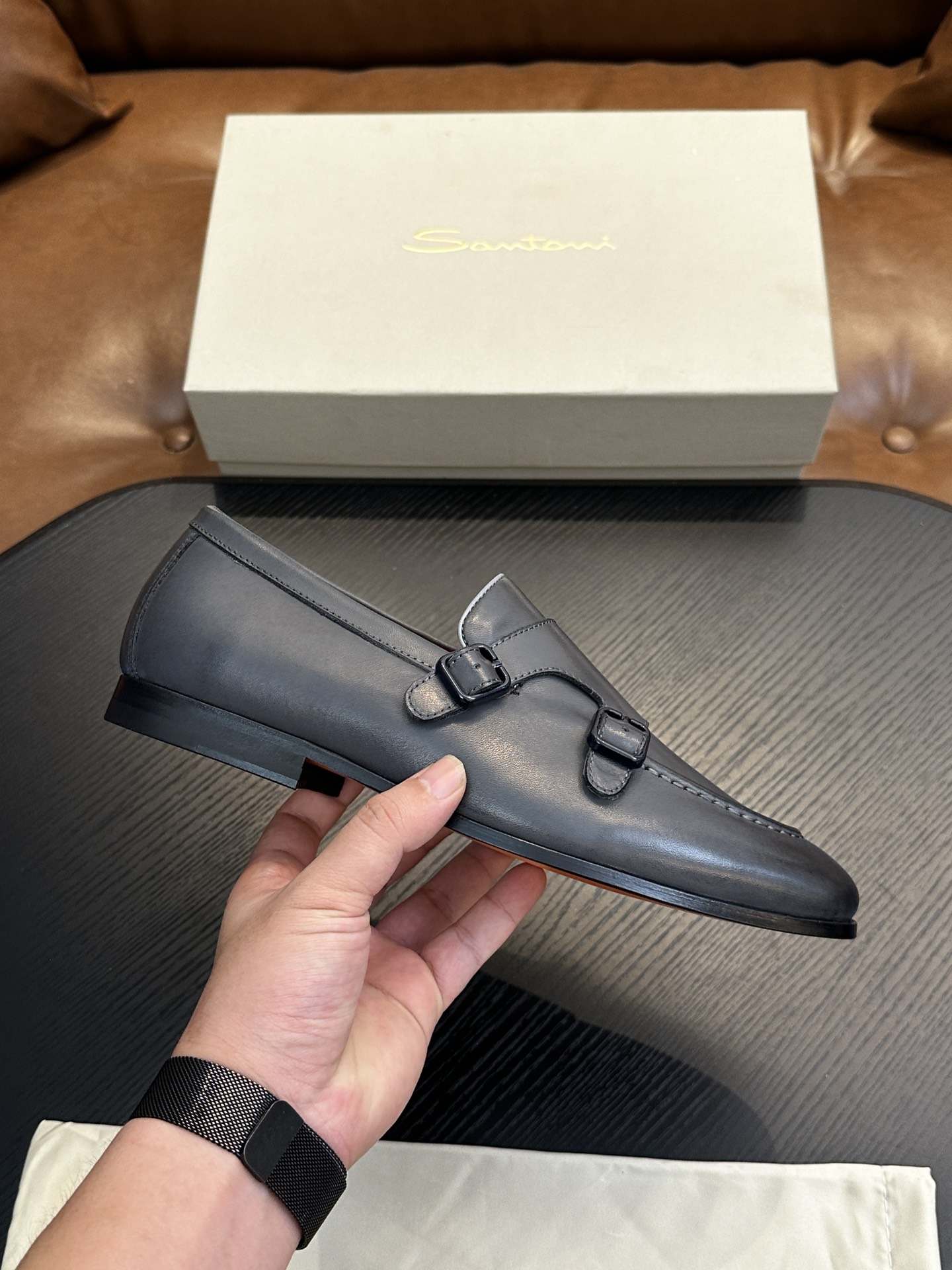 NO:338707,Santoni (Santoni) Italian men's casual leather shoes shipped!  Each pair of shoes from this Italian pure handmade shoe brand is simple and classic, and it is very comfortable and versatile on the feet!  This upper is made of imported cowhide leather, with high-end and comfortable cowhide inner lining!  The outsole is made of original rubber backsheet combination, with cowhide inner lining!  Brand-specific mold opening foot bed, exclusive private mold controllable! Original box packaging, equipped with shoe storage bag!  39 40 41 42 43 44 (38 45 46 customized), Santooni casual shoes, cowhide19860909Santoni(圣东尼）意大利男士休闲皮鞋出货！这个意大利纯手工鞋履品牌的每一双鞋设计简洁经典,上脚非常舒适百搭！ 此款鞋面面料采用进囗翻牛皮,高档舒适牛皮内里！大底采用原版橡胶底片组合成型,牛皮内里！品牌专用开模脚床,独家私模可控!原盒包装,配鞋履收纳袋！39 40 41 42 43 44（38 45 46定做）,圣东尼 休闲鞋,cowhide,Men's shoes