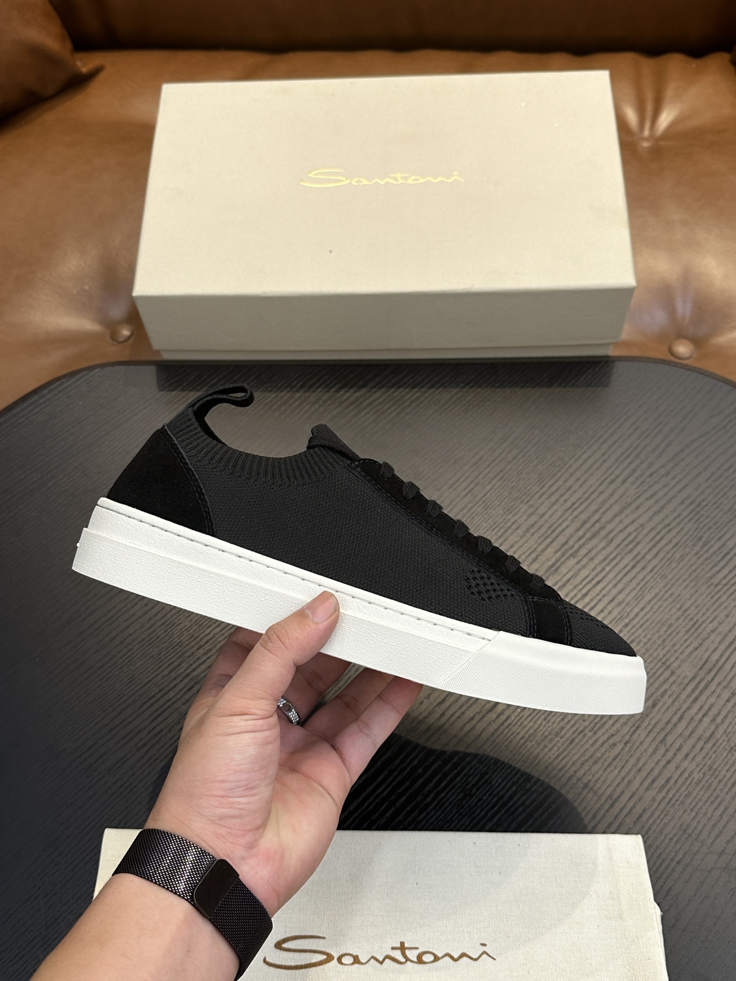 NO:352111,Santoni (Santoni) Italian men's casual shoes shipped!  Each pair of shoes from this Italian pure handmade shoe brand is simple and classic, and it is very comfortable and versatile on the feet!  This upper is made of imported canvas and has a high-end and comfortable cowhide inner lining!  The outsole is made of original rubber backsheet combination, with cowhide inner lining!  Brand-specific mold opening foot bed, exclusive private mold controllable! Original box packaging, equipped with shoe storage bag!  39 40 41 42 43 44 (38 45 46 customized), cowhide19860909Santoni(圣东尼）意大利男士休闲板鞋出货！这个意大利纯手工鞋履品牌的每一双鞋设计简洁经典,上脚非常舒适百搭！ 此款鞋面面料采用进囗帆布,高档舒适牛皮内里！大底采用原版橡胶底片组合成型,牛皮内里！品牌专用开模脚床,独家私模可控!原盒包装,配鞋履收纳袋！39 40 41 42 43 44（38 45 46定做）,,cowhide,Men's shoes