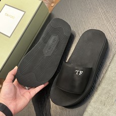 🌾Tom Ford EVA发泡厚底人字拖鞋来袭!不得不说男士拖鞋PA真的有用心去做,实物质感超级赞,低调奢华、有内涵的人 🌾Tom Ford EVA发泡厚底人字拖鞋来袭!不得不说男士拖鞋PA真的有用心去做,实物质感超级赞,低调奢华、有内涵的人