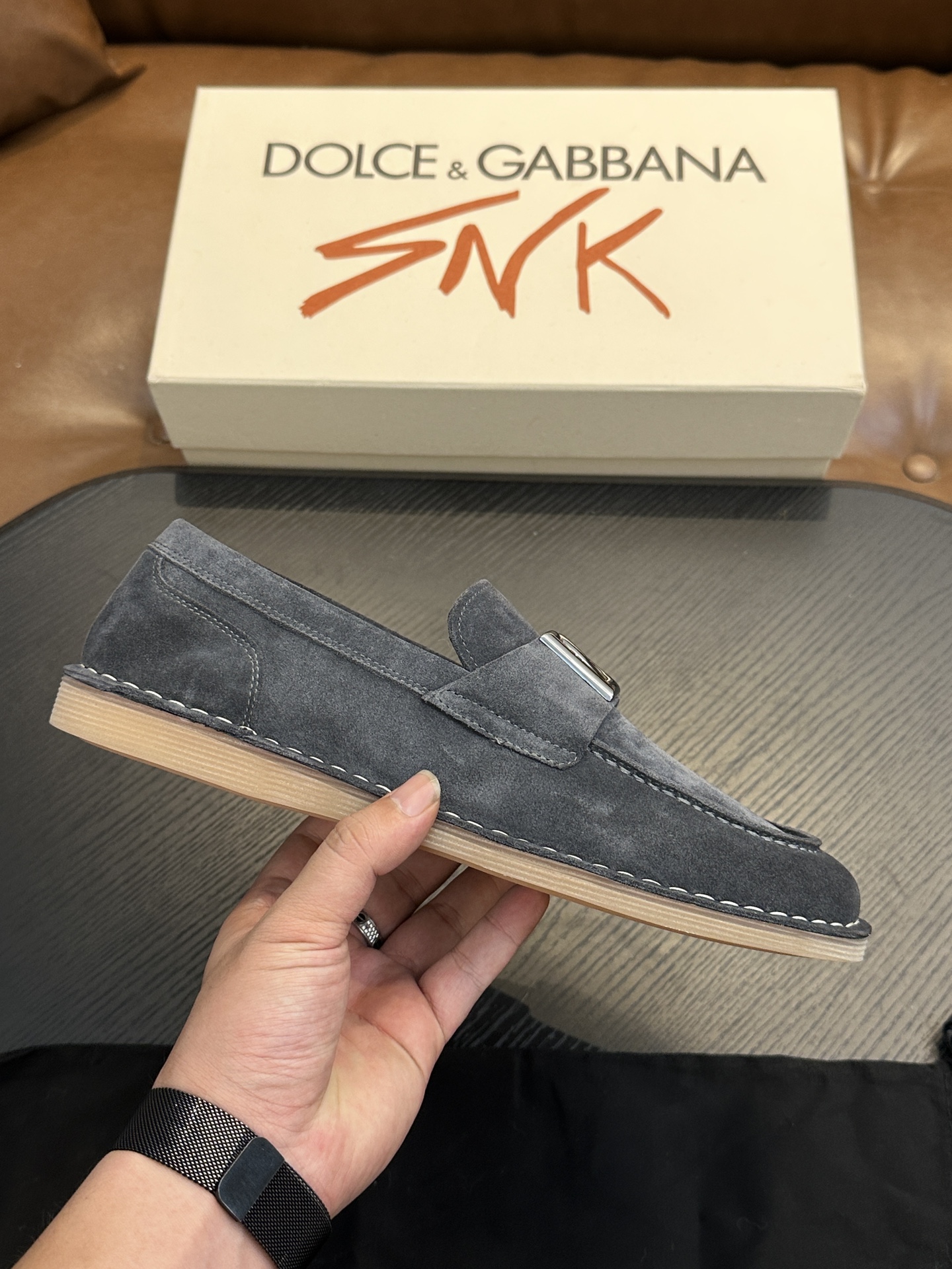 NO:339028,Dolce & Gabbana New Florio series soft suede moccasin shoes | Made of high mercerized cowhide | Classic and fashionable style | Personalized DG logo | Upper outsole inner foot pad integrated reverse line production | Complex process | Market random comparison Size39-44 (customized by 38.45.46), DG casual shoes, Dolce & Gabbana, Dolce & Gabbana, cowhide19860909Dolce&Gabbana杜嘉班纳 New Florio 系列软质绒面革莫卡辛鞋｜采用高丝光牛皮制作｜风格经典时尚｜点缀个性化 DG 徽标｜鞋面大底内里垫脚一体反车线制作｜工艺复杂｜市场随意对比 Size39-44（38.45.46定做）,DG休闲鞋,Dolce&Gabbana,Dolce&Gabbana,cowhide,Men's shoes