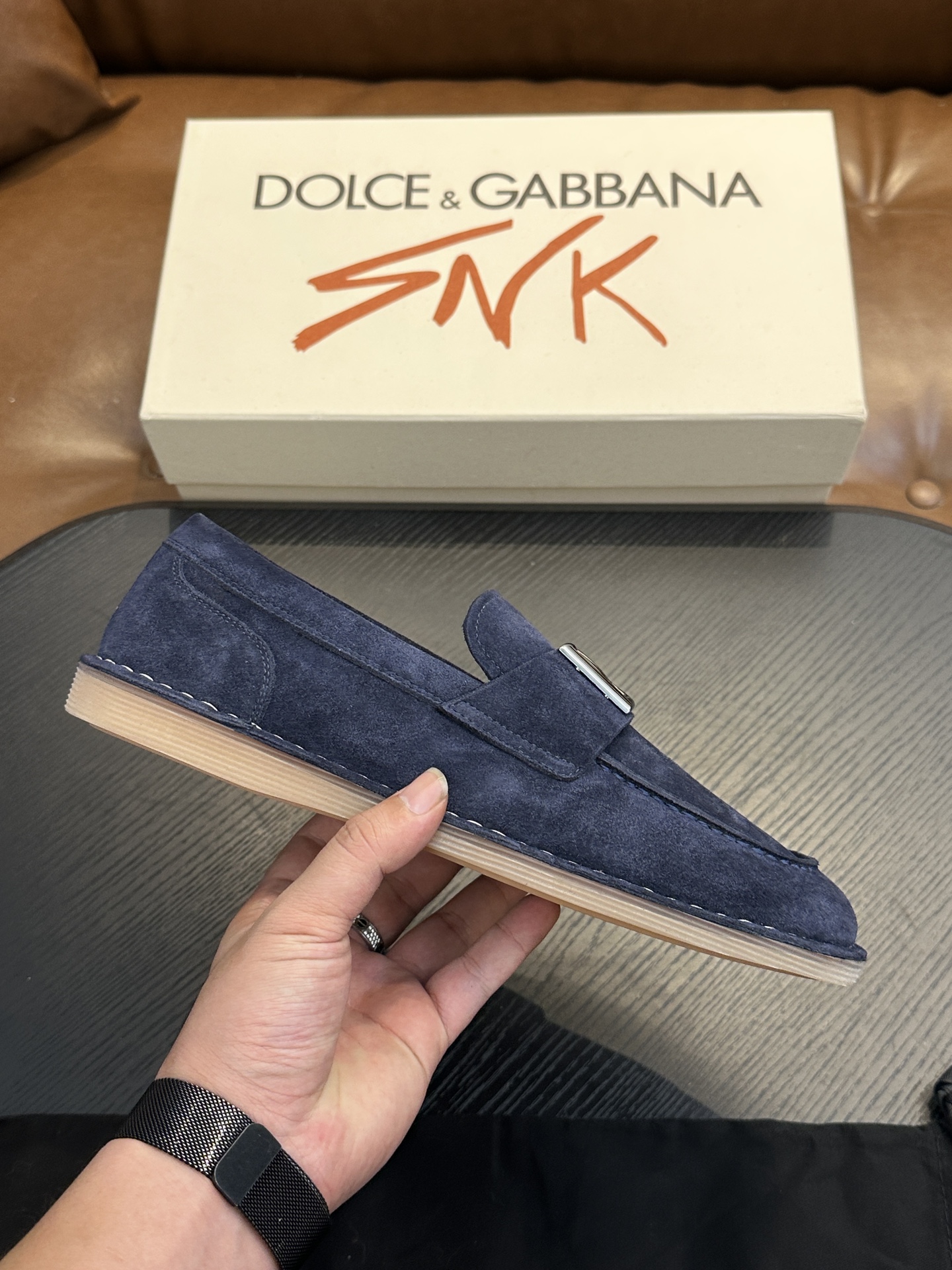 NO:357269,Dolce & Gabbana New Florio series soft suede moccasin shoes | Made of high mercerized cowhide | Classic and fashionable style | Personalized DG logo | Upper outsole inner lining foot pad integrated reverse line production | Complex process | Market random comparison Size39-44 (customized for 38.45.46), Dolce & Gabbana, Dolce & Gabbana, cowhide19860909Dolce&Gabbana杜嘉班纳 New Florio 系列软质绒面革莫卡辛鞋｜采用高丝光牛皮制作｜风格经典时尚｜点缀个性化 DG 徽标｜鞋面大底内里垫脚一体反车线制作｜工艺复杂｜市场随意对比 Size39-44（38.45.46定做）,,Dolce&Gabbana,Dolce&Gabbana,cowhide,Men's shoes