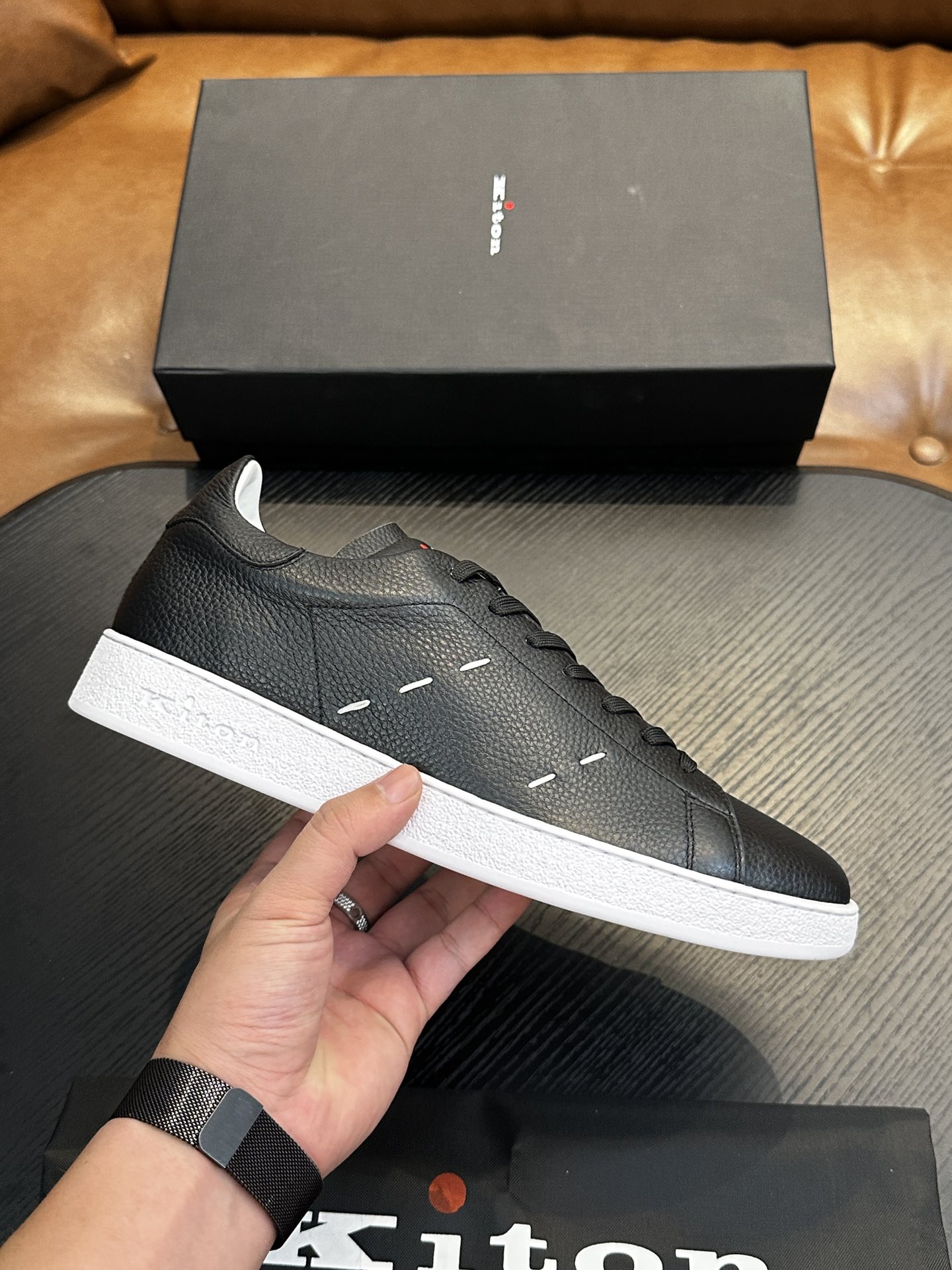 NO:340647,Kiton high-end luxury products, men's calf leather fabric sneakers, upper is made of calf leather, made of integrated molding, comfortable and breathable, the tongue Kiton micro-label, original outsole 1:1, providing a comfortable foot feeling!  Size39-44 (38 45 46 47 customized), Kiton casual shoes, sneakers, cowhide19860909Kiton高端奢品,男士小牛皮面料运动鞋,鞋面由小牛皮制成,一体成型工艺制作,舒适透气,鞋舌Kiton微标,原版大底1:1,提供舒适脚感！ Size39-44（38 45 46 47定做）,Kiton 休闲鞋,sneakers,cowhide,Men's shoes