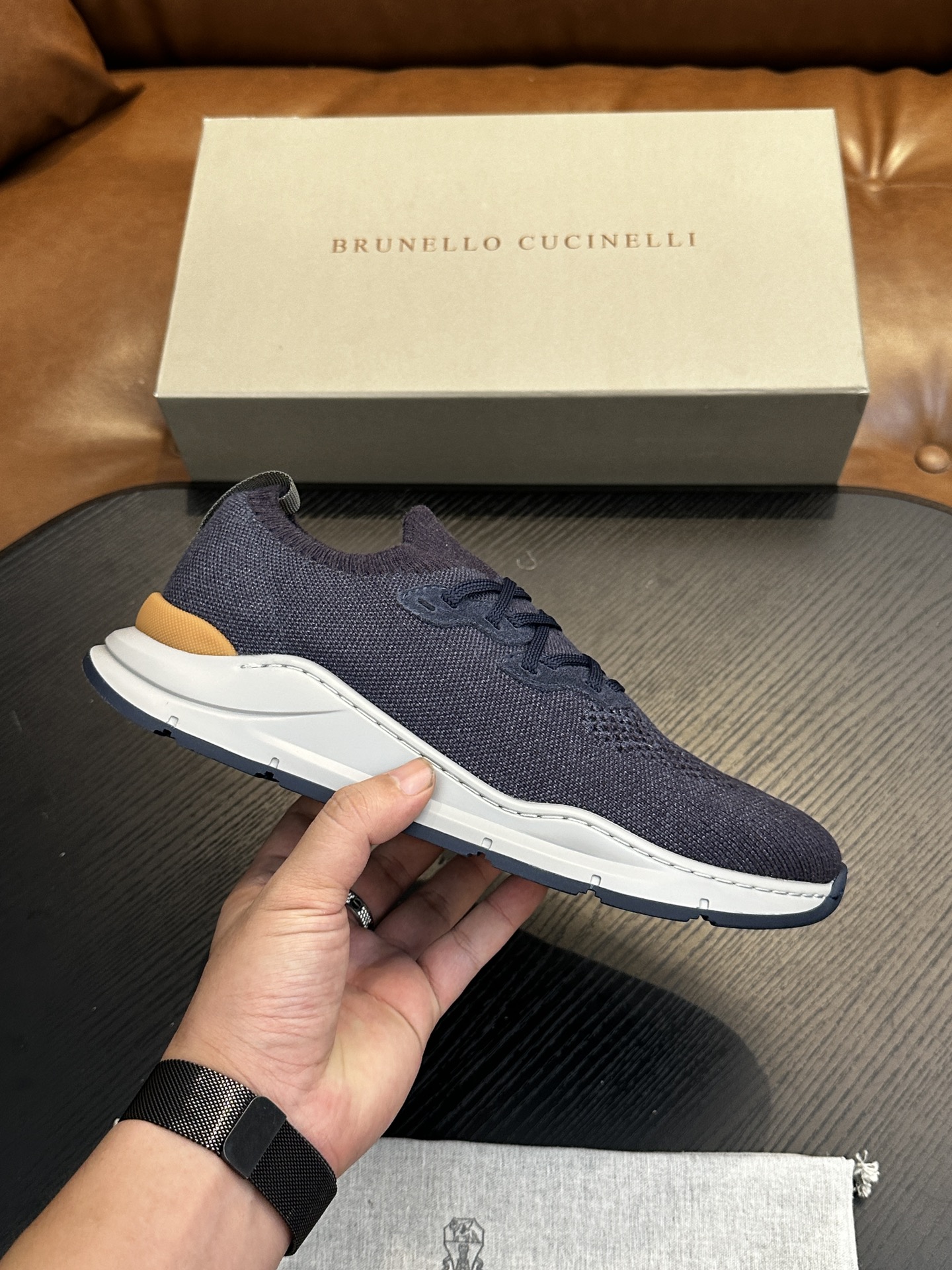 NO:351247,Brunello Cucinelli BC knitted sneakers｜All cotton knitted upper interprets classic styles in a modern way｜Attached white benzene dyed calfskin｜0.5mm round punching design Breathable and not stuffy｜Exclusive mold opening TPU outsole｜Shoe box adopts original drawer shoe box with shoe storage bag Size39-44 (customized by 38.45.46),,brunello cucinelli,sneakers,cowhide19860909Brunello Cucinelli BC针织运动鞋｜全棉针织鞋面以现代方式诠释经典款式｜内里本白色苯染专用小牛皮｜0.5mm圆形冲孔设计 透气不闷脚｜独家开模TPU大底｜鞋盒采用原版抽屉式鞋盒配鞋履收纳袋 Size39-44（38.45.46定做),,brunello cucinelli,sneakers,cowhide,Men's shoes