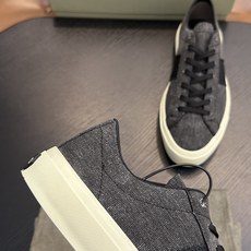 TOM FORD Cambridge 绒面皮低帮运动鞋 本款运动鞋精选绒面小牛皮、对比边饰、圆头、正面系带、橡胶平底、鞋 TOM FORD Cambridge 绒面皮低帮运动鞋 本款运动鞋精选绒面小牛皮、对比边饰、圆头、正面系带、橡胶平底、鞋