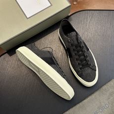 TOM FORD Cambridge 绒面皮低帮运动鞋 本款运动鞋精选绒面小牛皮、对比边饰、圆头、正面系带、橡胶平底、鞋 TOM FORD Cambridge 绒面皮低帮运动鞋 本款运动鞋精选绒面小牛皮、对比边饰、圆头、正面系带、橡胶平底、鞋