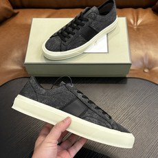 TOM FORD Cambridge 绒面皮低帮运动鞋 本款运动鞋精选绒面小牛皮、对比边饰、圆头、正面系带、橡胶平底、鞋 TOM FORD Cambridge 绒面皮低帮运动鞋 本款运动鞋精选绒面小牛皮、对比边饰、圆头、正面系带、橡胶平底、鞋
